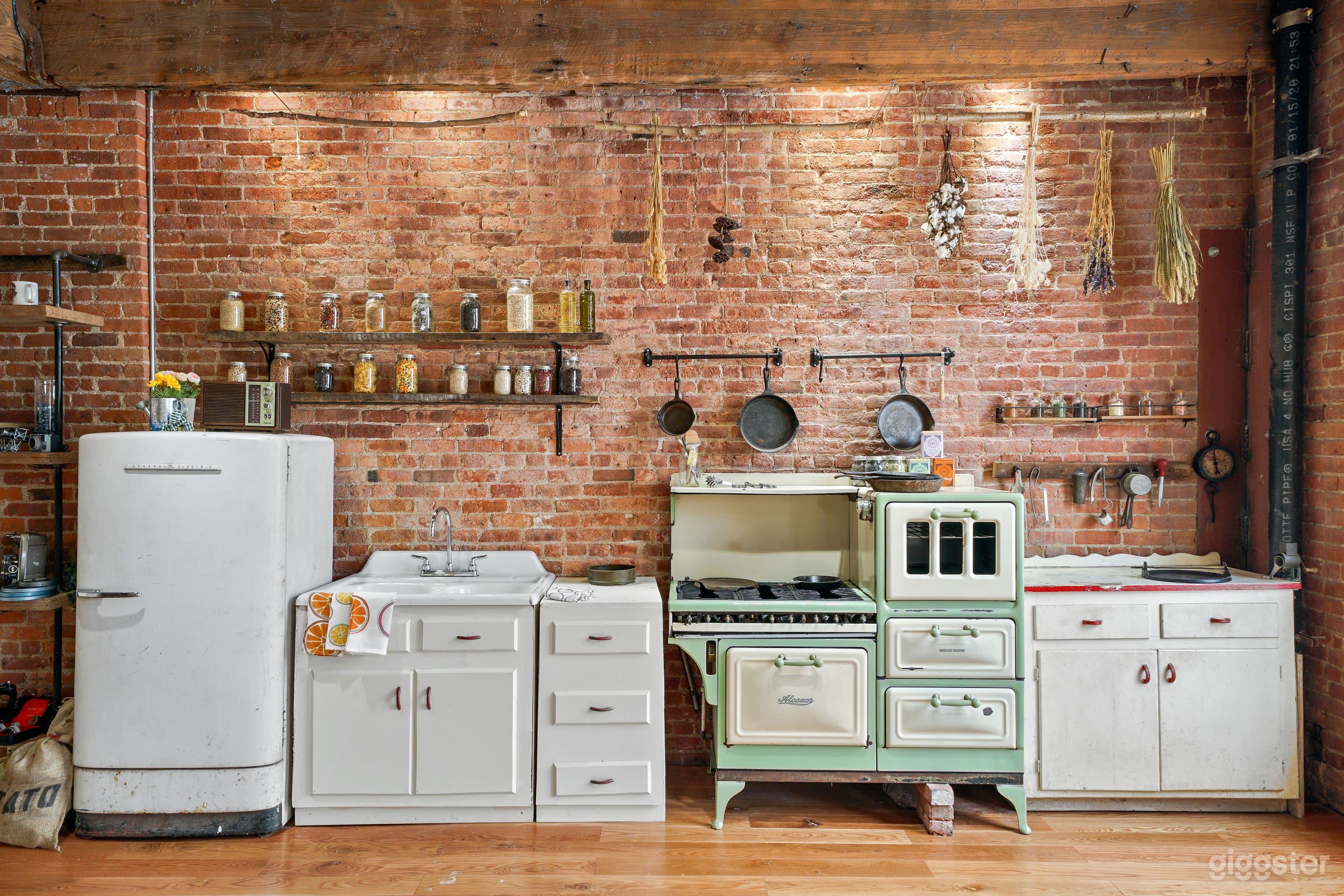  Beautiful Brooklyn Vintage Studio Photo 1