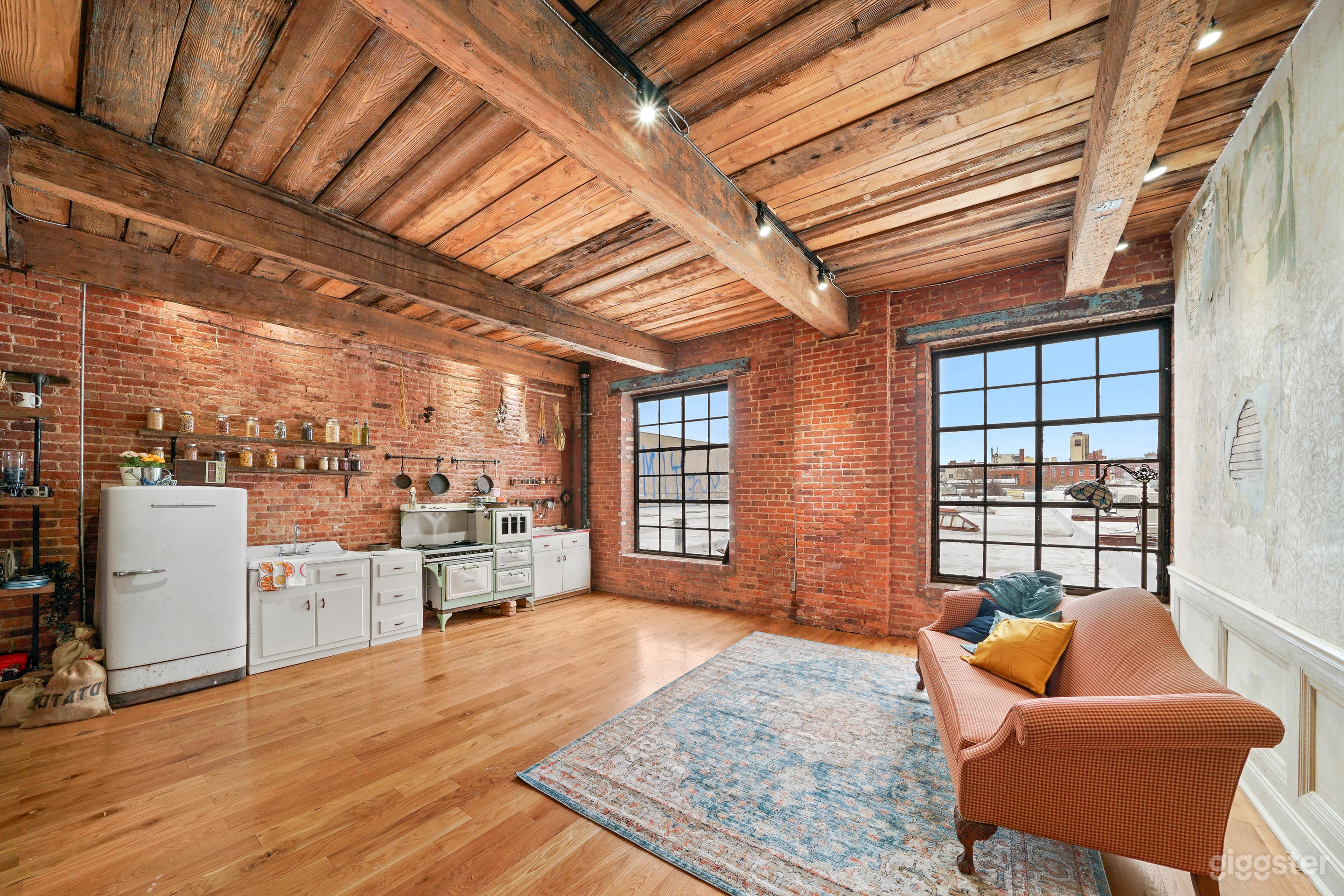  Beautiful Brooklyn Vintage Studio Photo 3