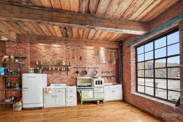   Beautiful Brooklyn Vintage Studio 