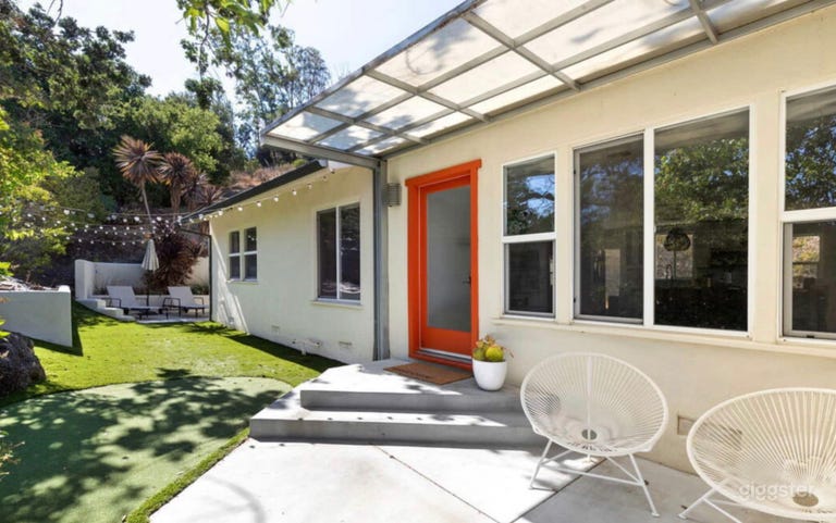  Bright & Airy - Rustic Modern Hillside Bungalow 