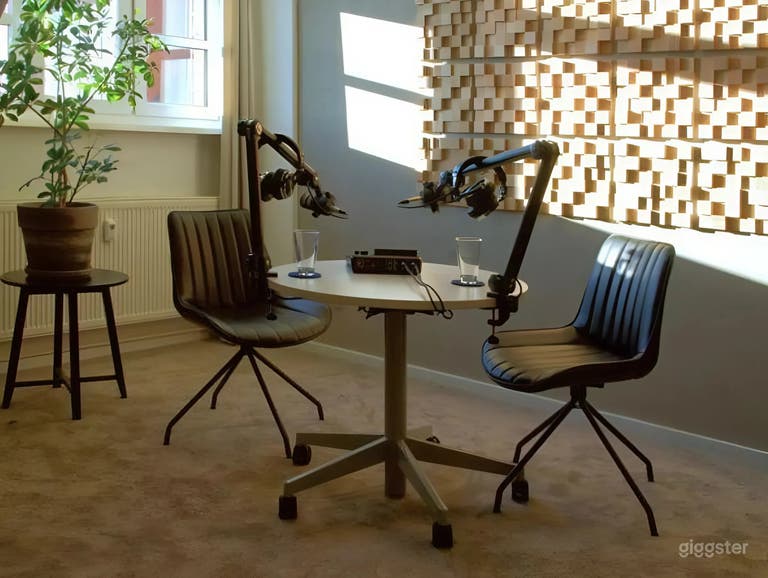  Radia Room - Estudio Profesional de Podcast y Video Podcast 