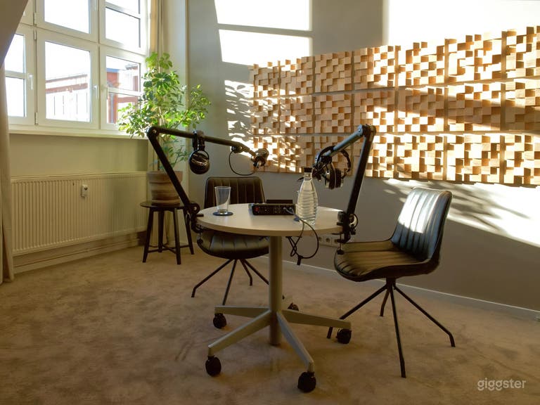  Radia Room - Estudio Profesional de Podcast y Video Podcast 