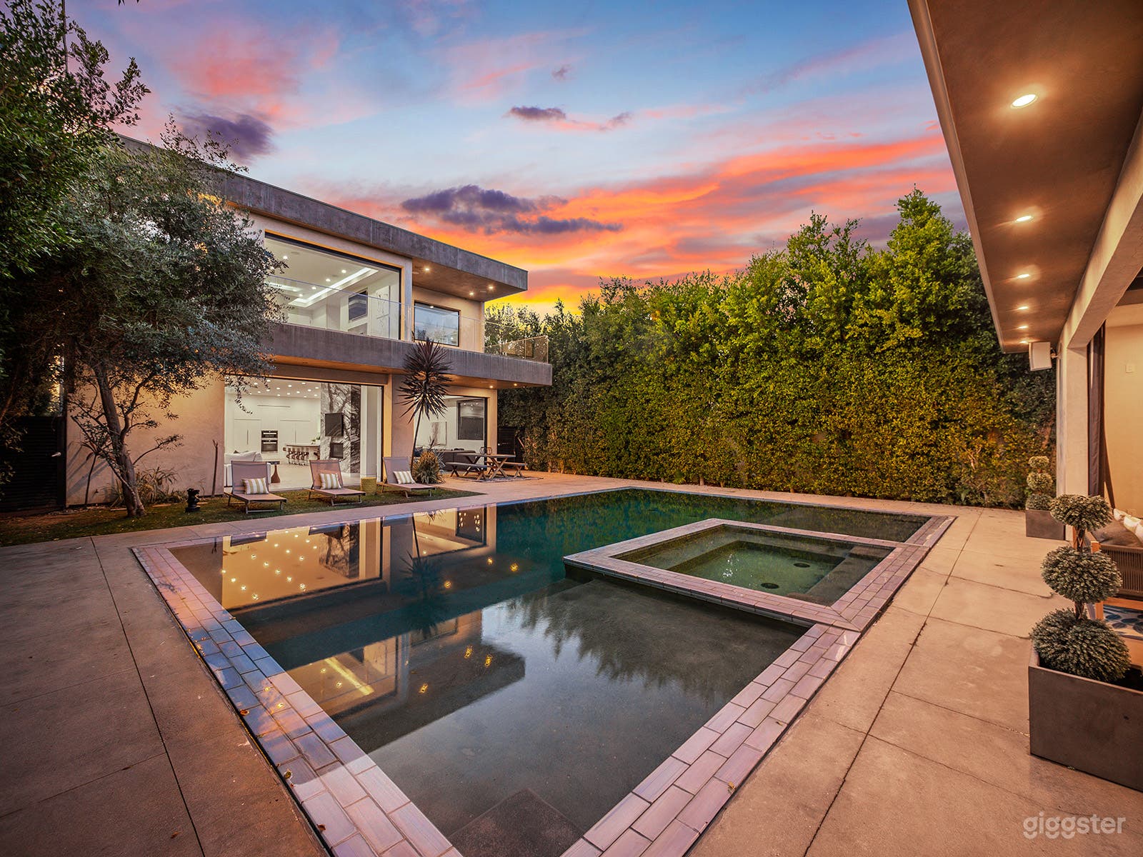 Meticulously Designed Melrose Estate Photo 2