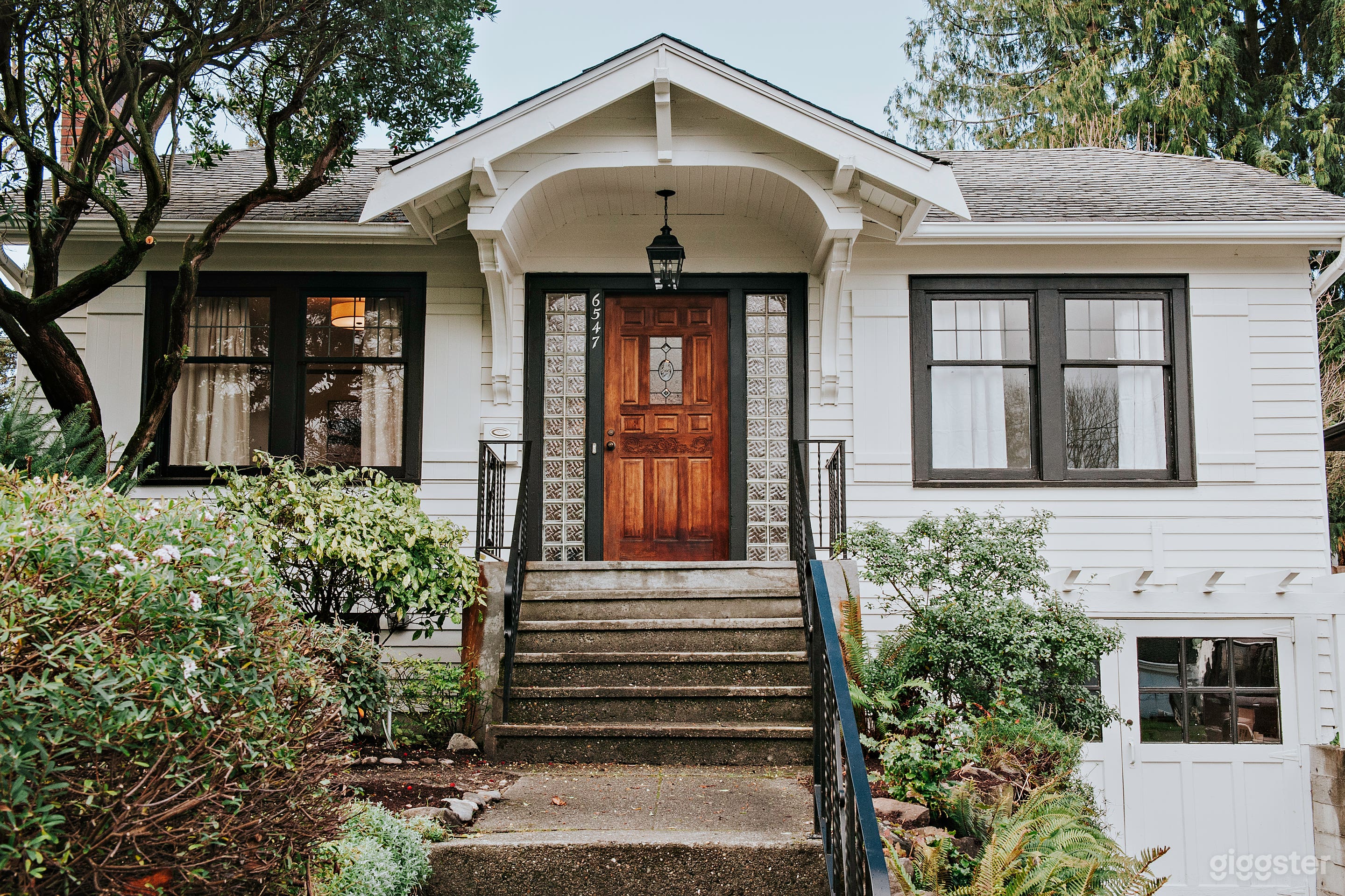 1920 craftsman with a modern touch Photo 2