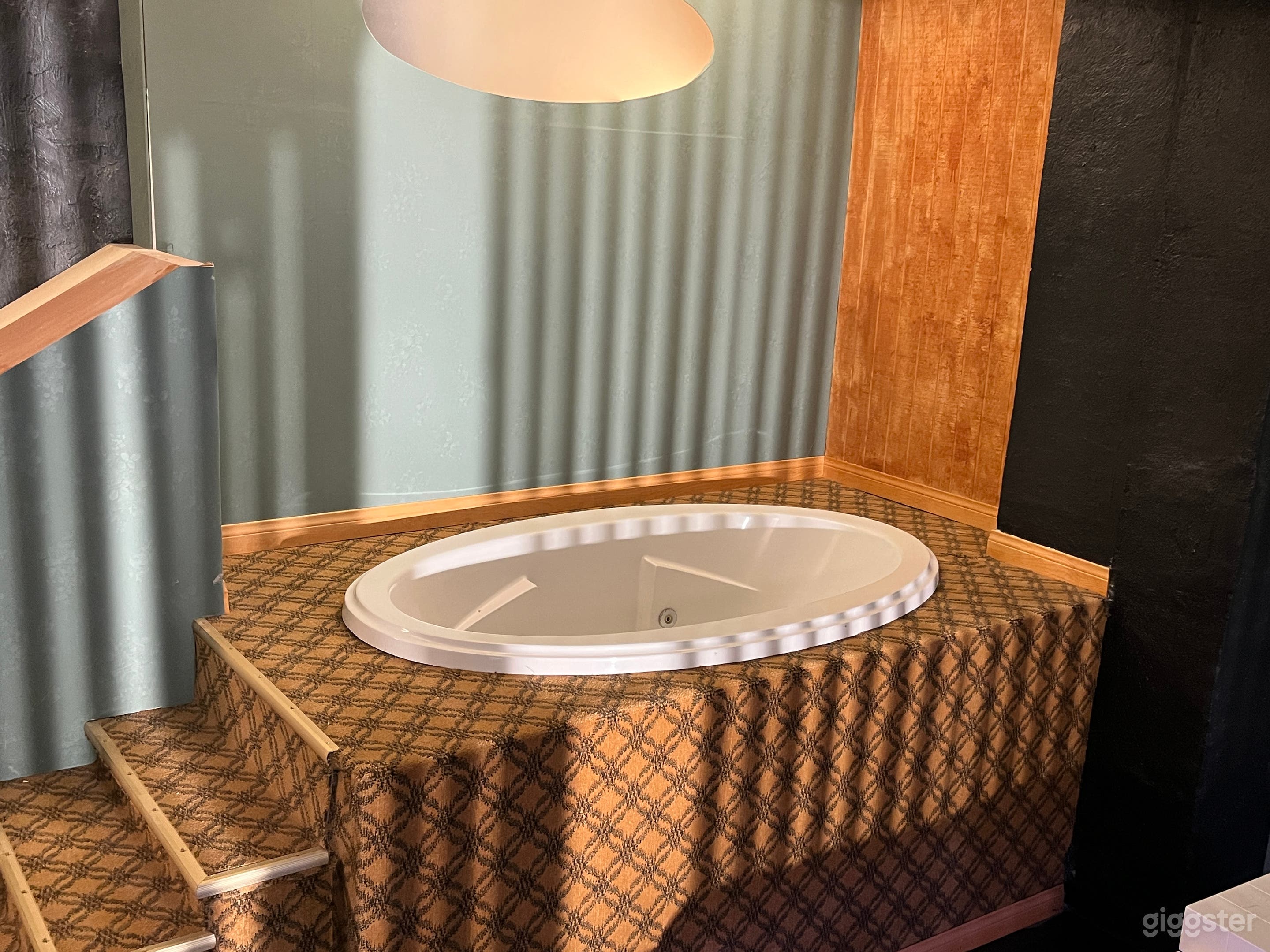 Vintage 1970's Bedroom Photo 2