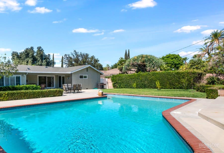 Fancy and Spacious Backyard Pool  Photo 4