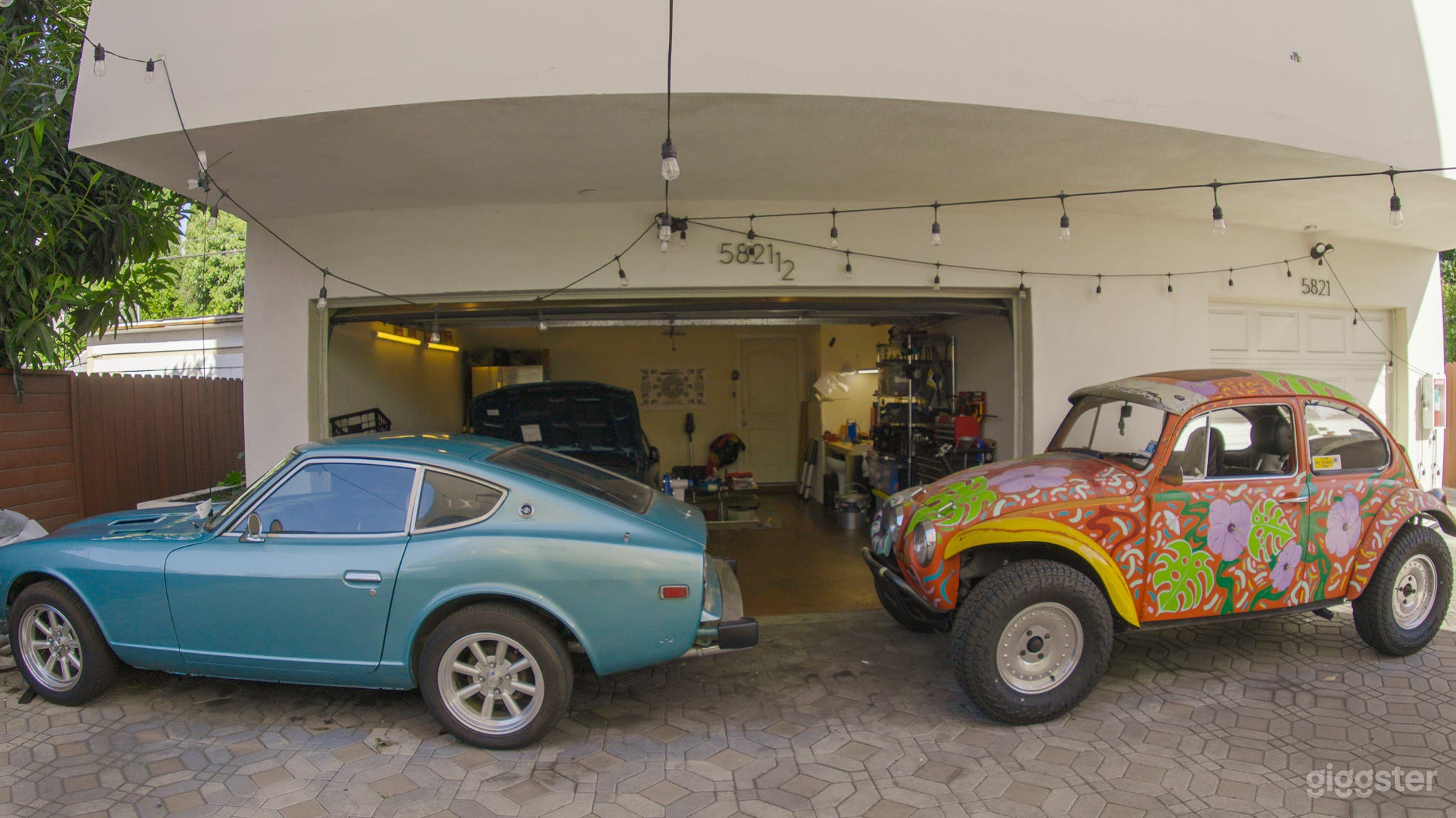 Vintage Cars Garage with plenty of natural light Photo 1