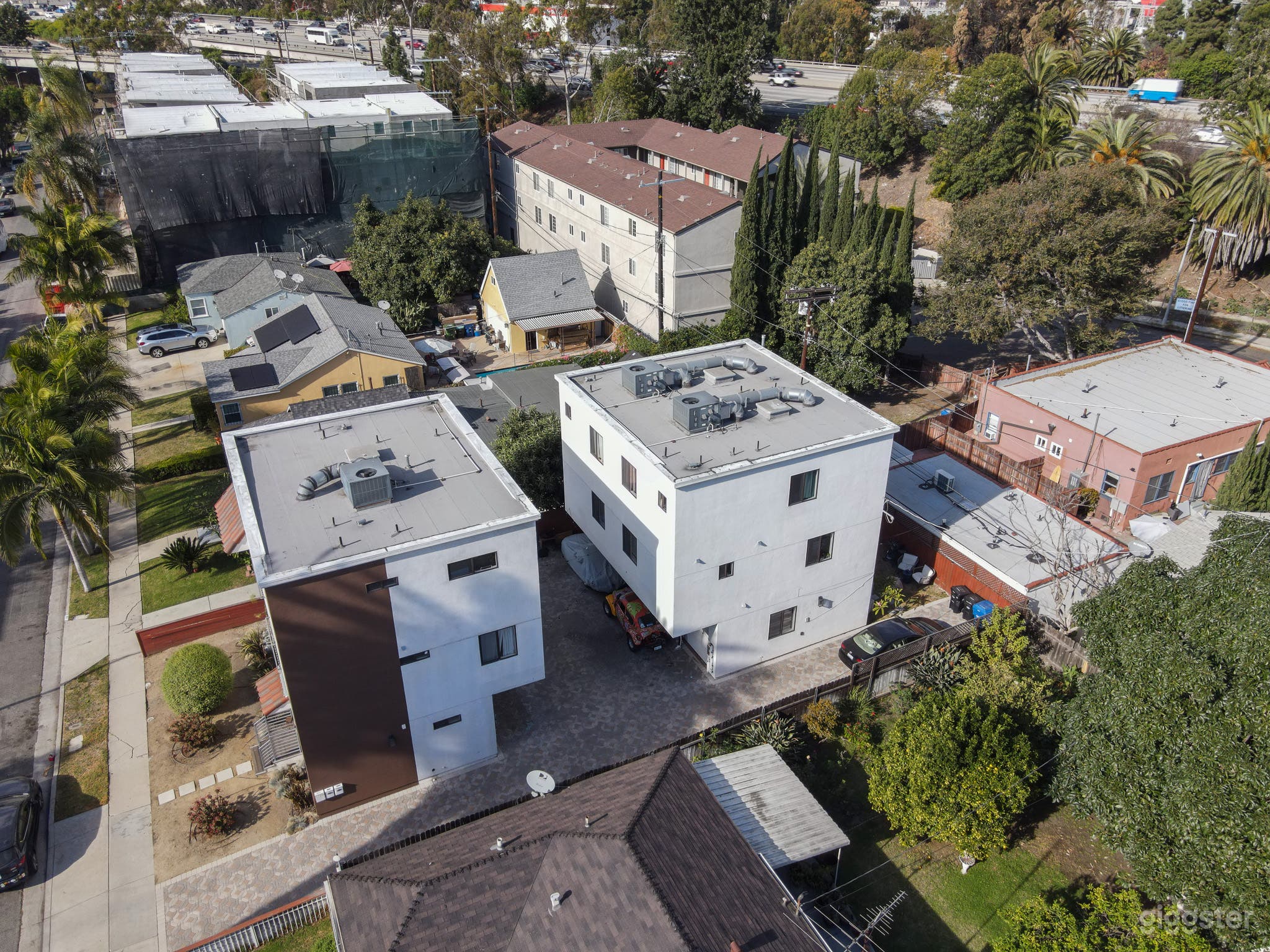 Vintage Cars Garage with plenty of natural light Photo 4