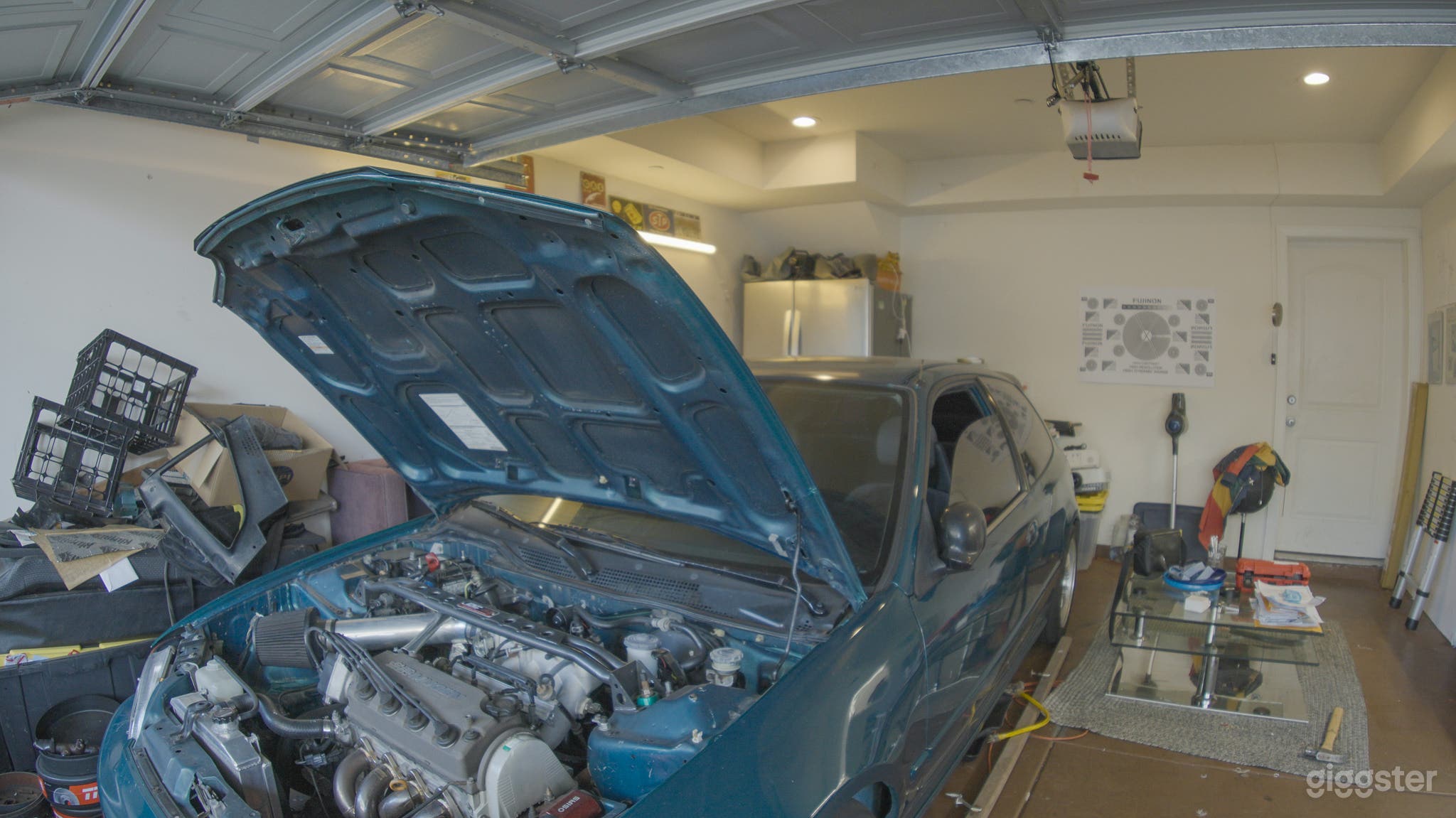 Vintage Cars Garage with plenty of natural light Photo 3