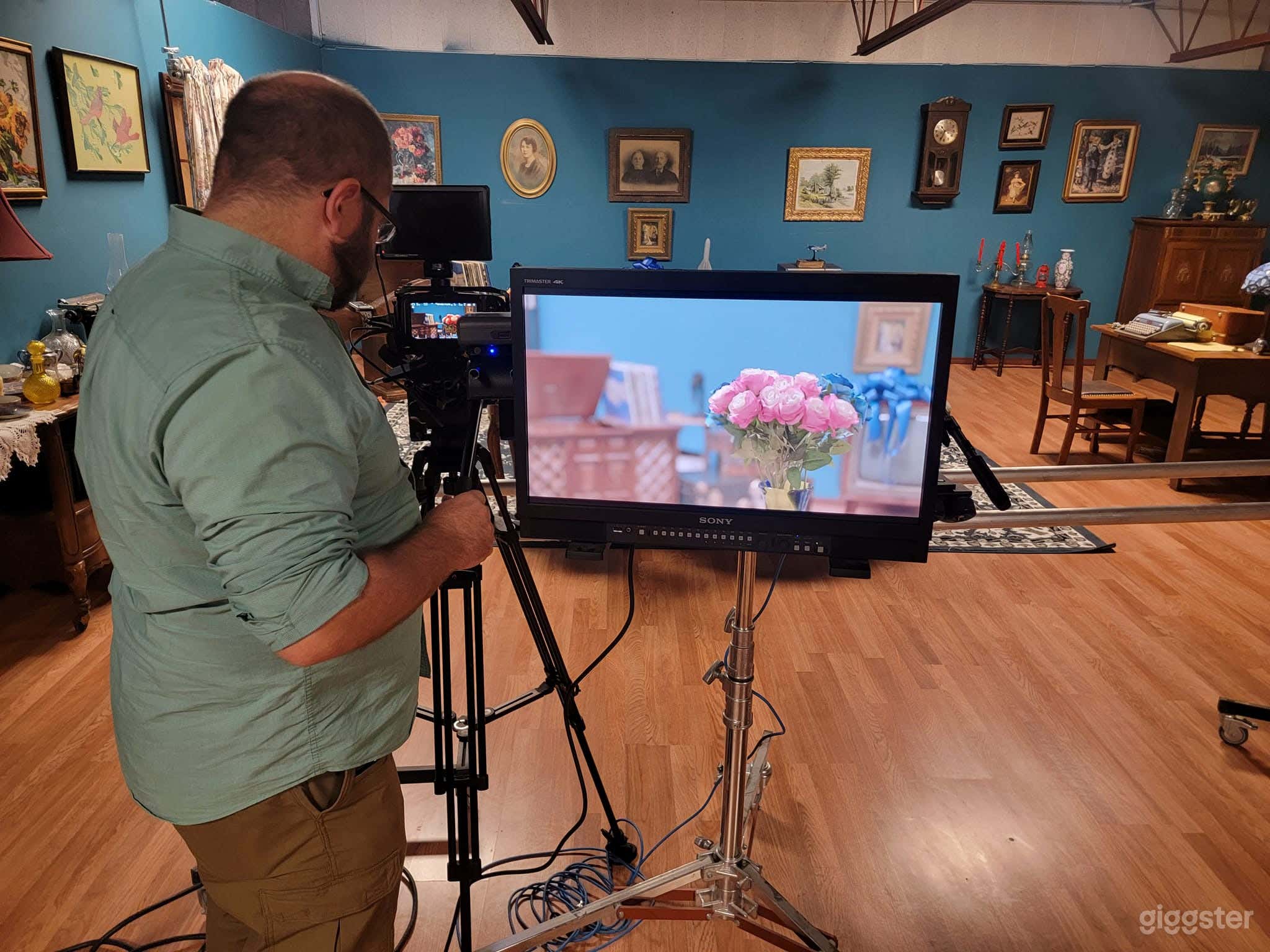 Cyclorama wall Studio and Gear Rentals Photo 2