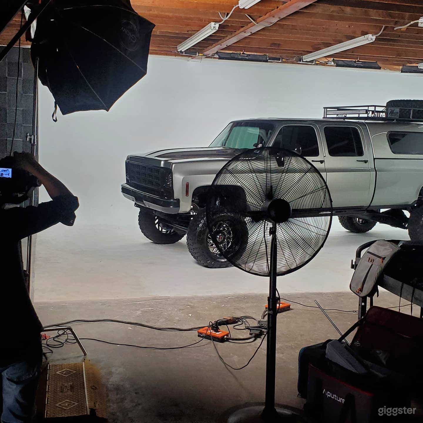 Cyclorama wall Studio and Gear Rentals Photo 4