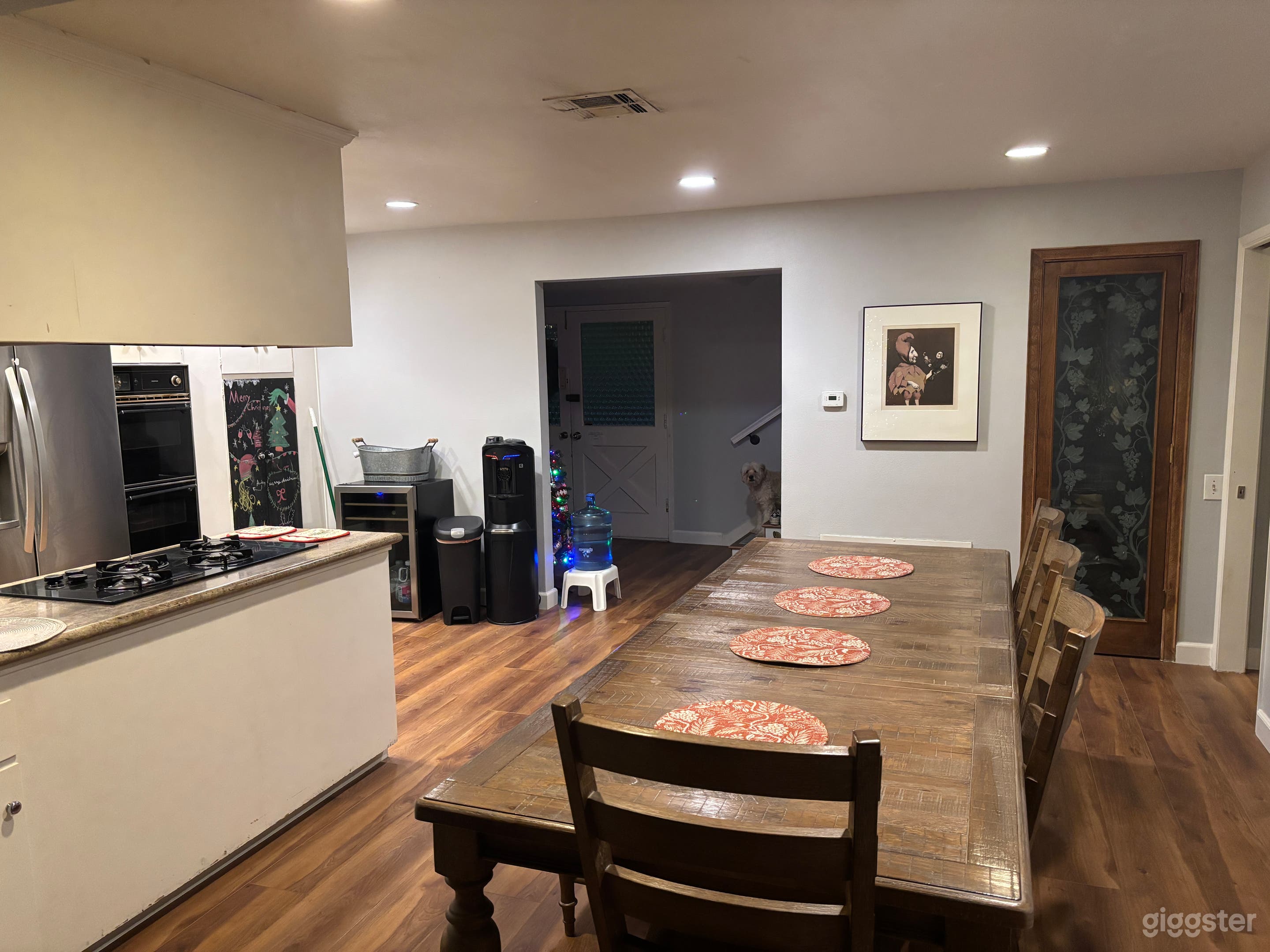 West Hills Modern Family Home with park and vacant lot near Photo 4