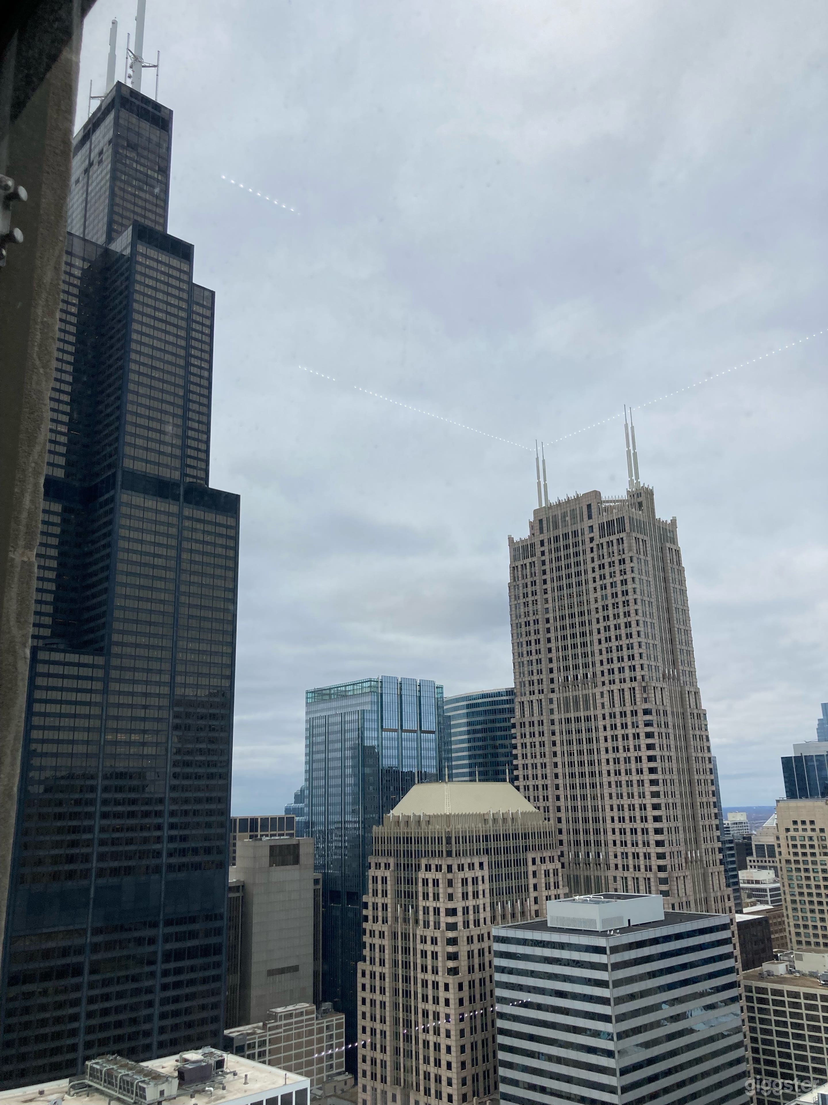 Downtown Quiet Work Space with Skyline View Photo 4