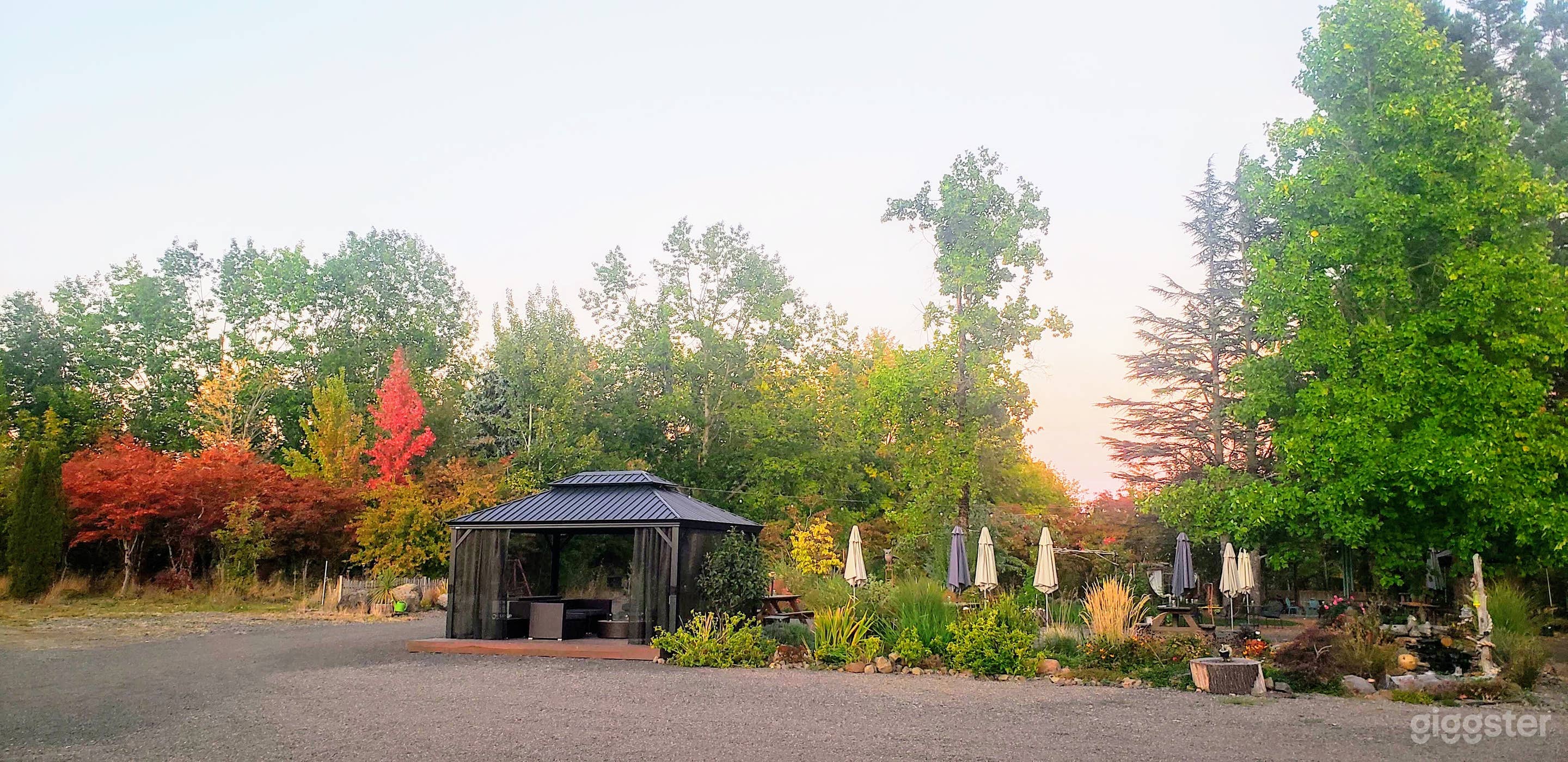 Beautiful Courtyard Wedding Set-up in Canby Photo 3