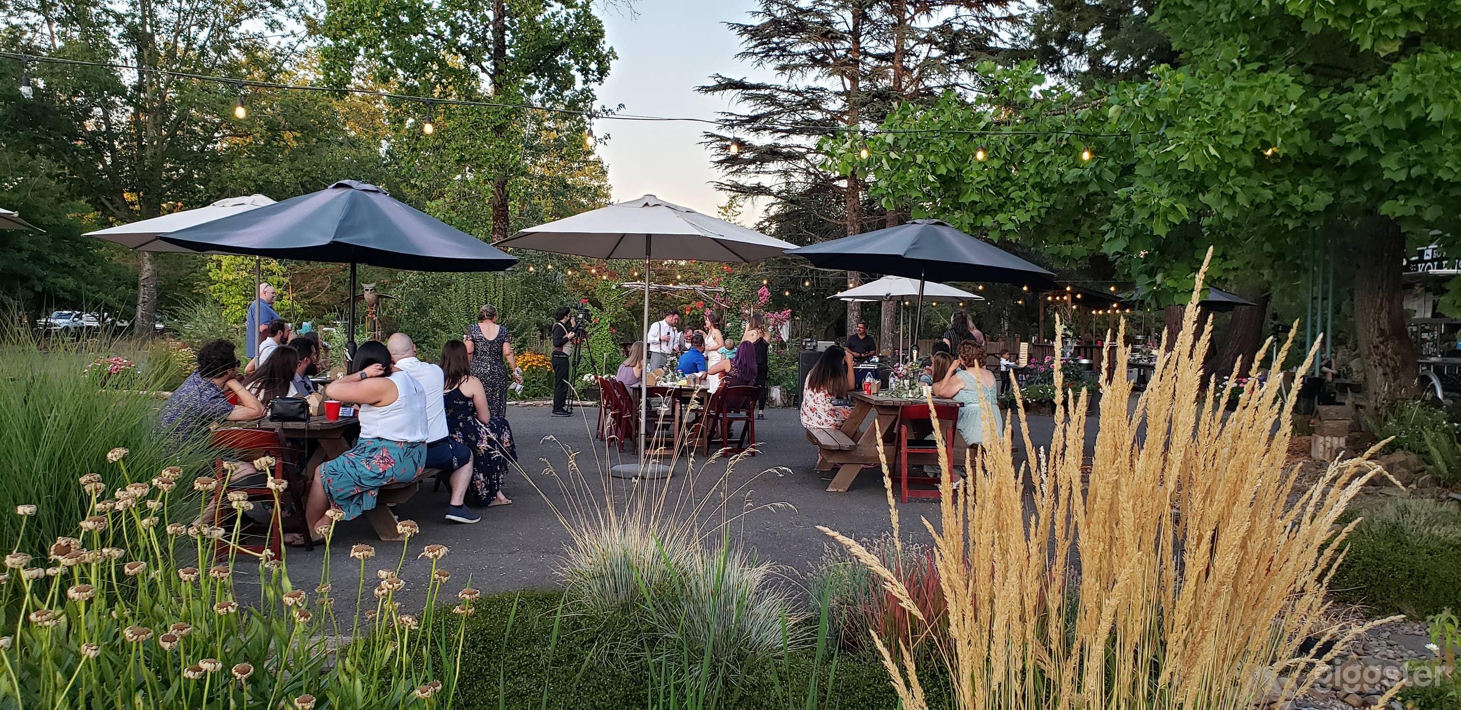 Beautiful Courtyard Wedding Set-up in Canby Photo 4