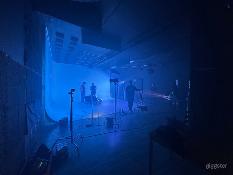  Toronto 1,100 sq ft Cyclorama Studio Rental for Photo-Video 