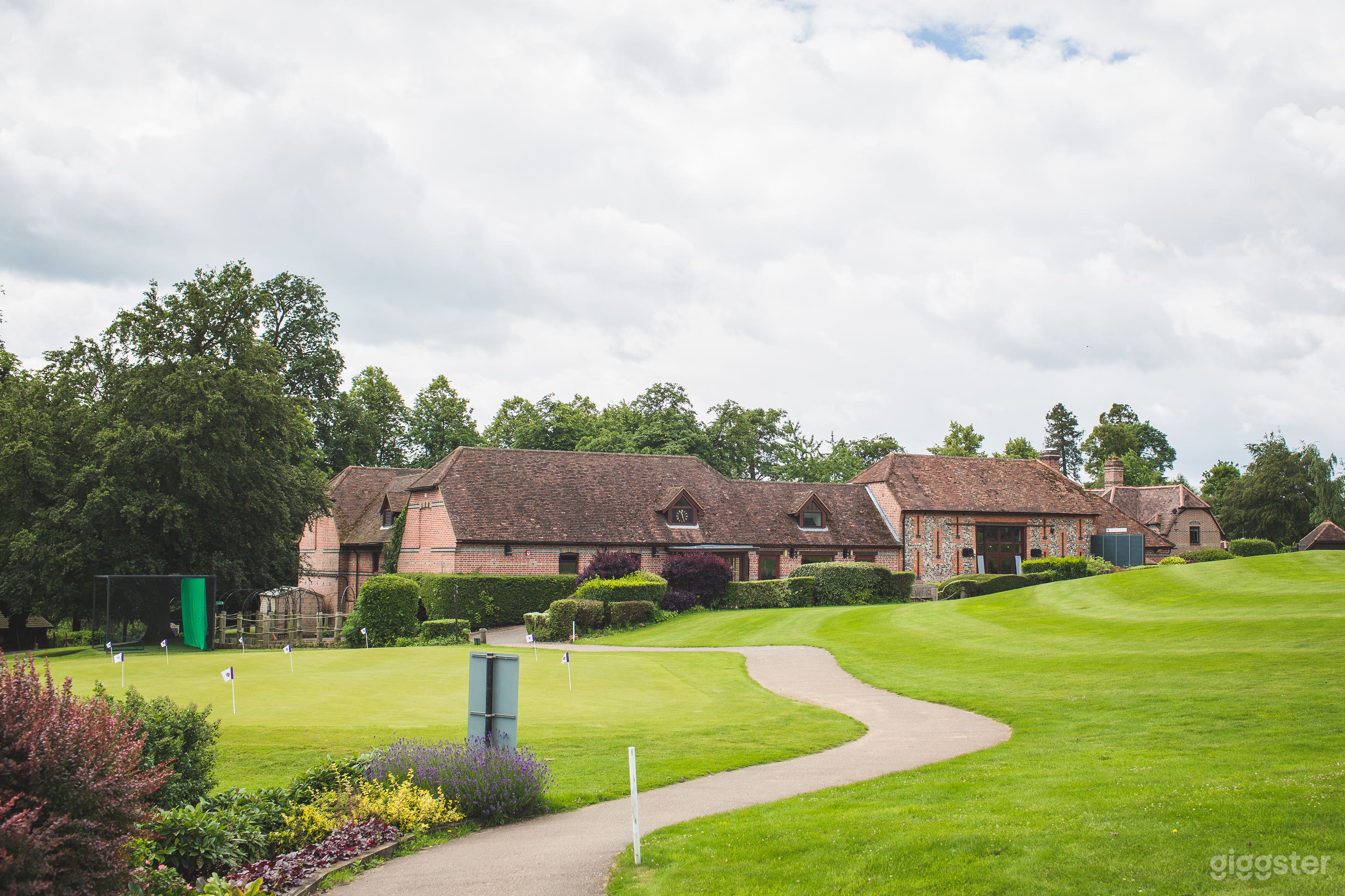 One of the Top 10 Golf Courses in Buckinghamshire Photo 1