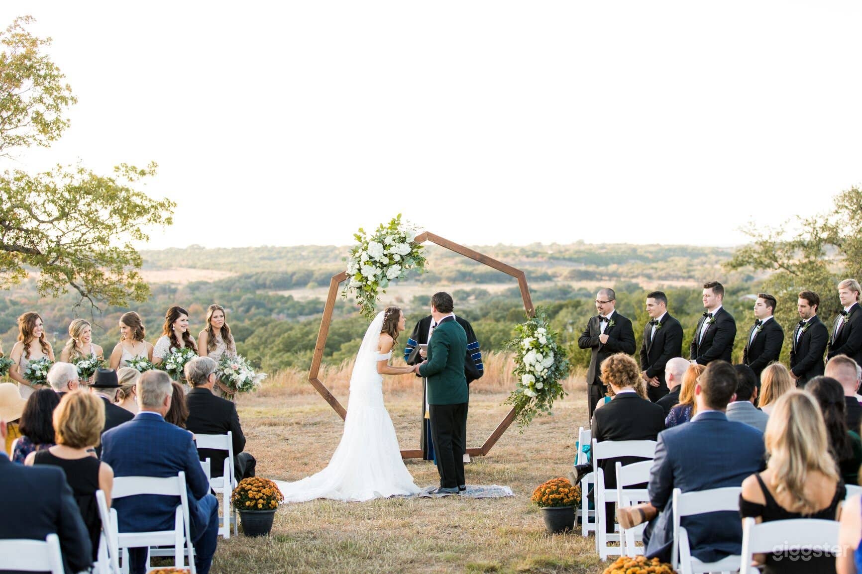 Contemporary Modern Barn in Johnson City Photo 4
