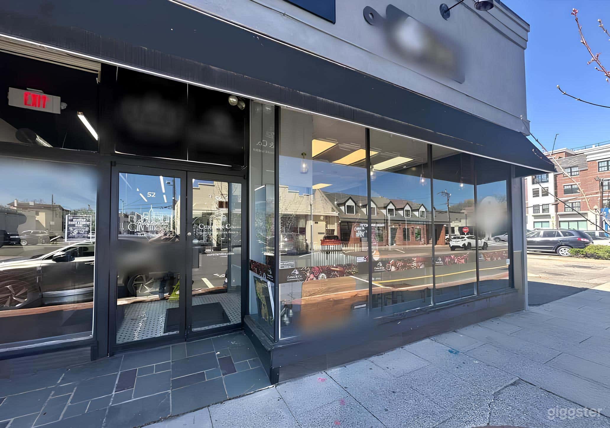 Modern, Light-Filled Creative Studio Photo 4