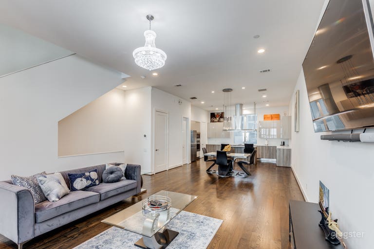  Sleek Italian Modern Townhome in Uptown Houston 