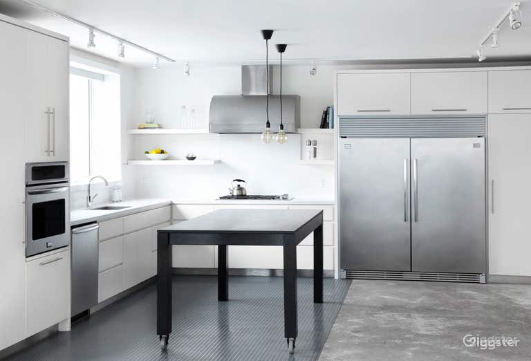  Naturally Lit Studio with Terrace 