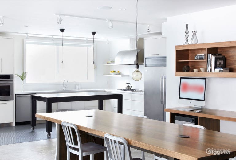  Naturally Lit Studio with Terrace 