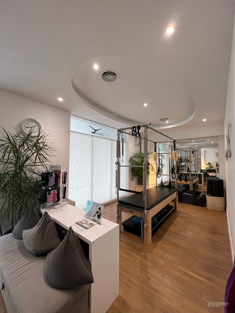  Situated in the beautiful Fulham Reach riverside development near Hammersmith Station, the studio has all the latest high-quality equipment. 