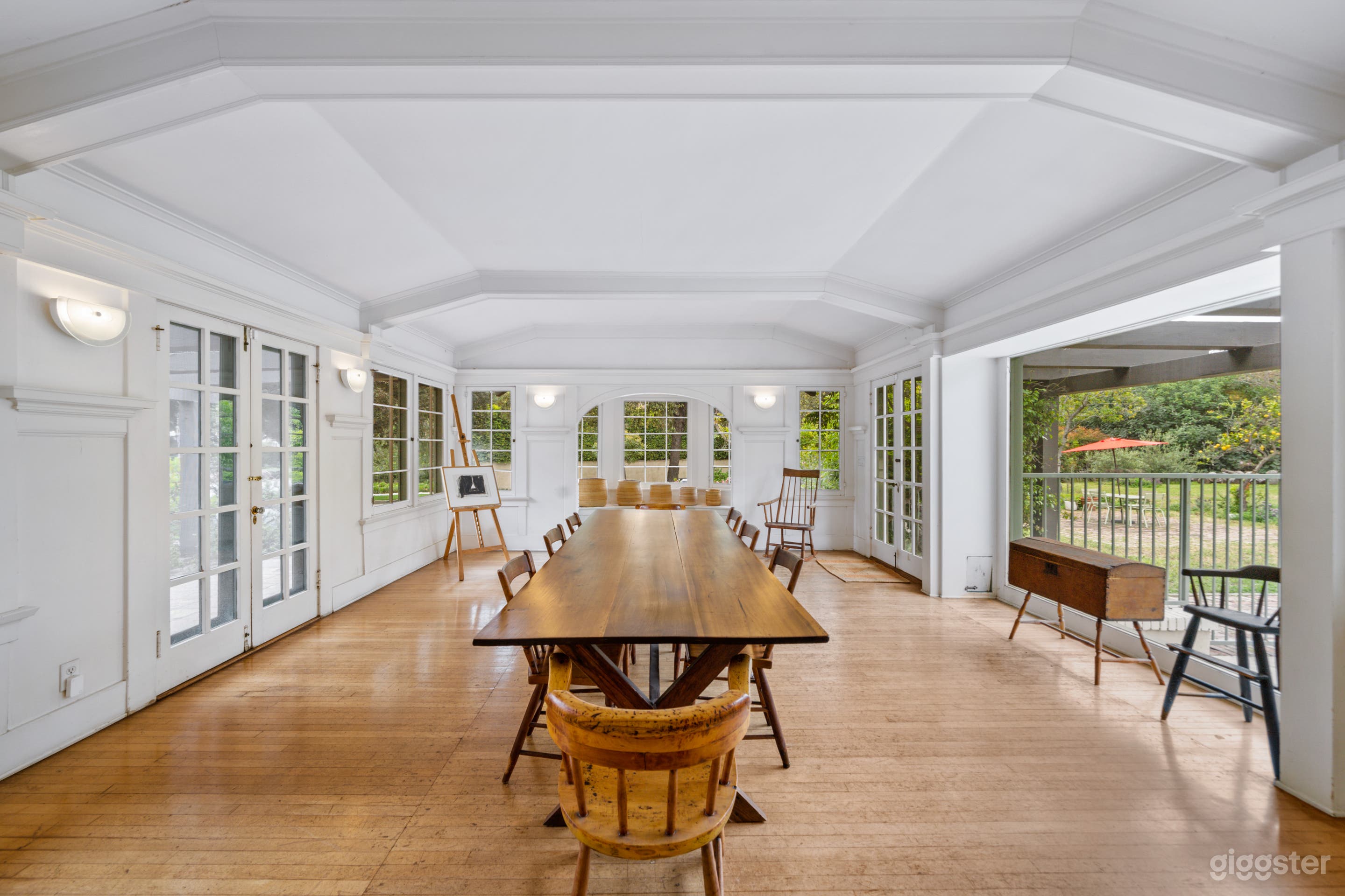 TIMELESS HOLLYWOOD ESTATE: BEVERLY HILLS LUXE HOME Photo 3