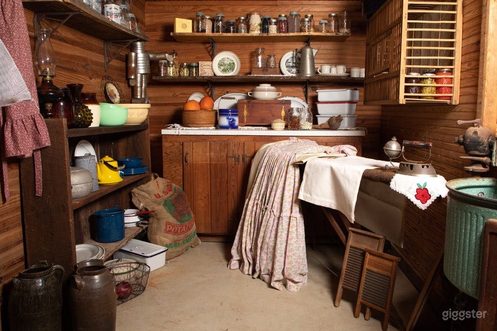 Late 1800's Log Cabin on 8- acres with Studio Photo 4