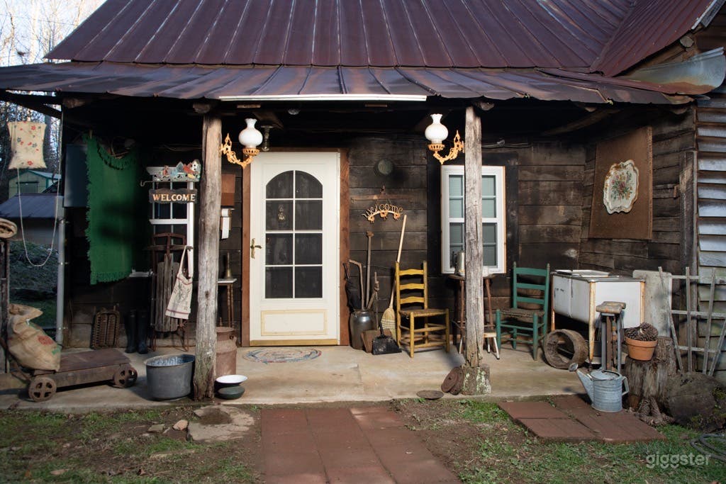 Late 1800's Log Cabin on 8- acres with Studio Photo 3
