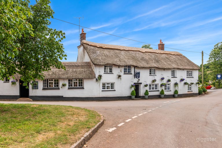  12th Century Country Pub, Restaurant, Cottages and Rooms 