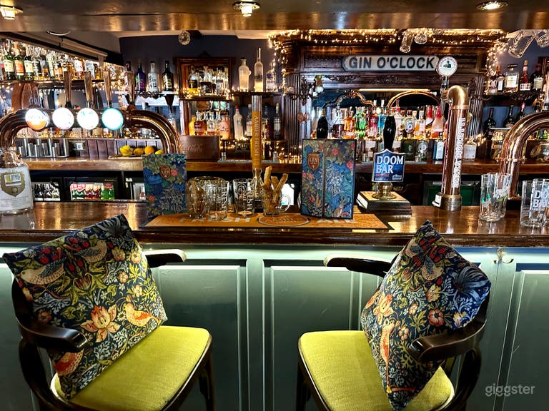  12th Century Country Pub, Restaurant, Cottages and Rooms 