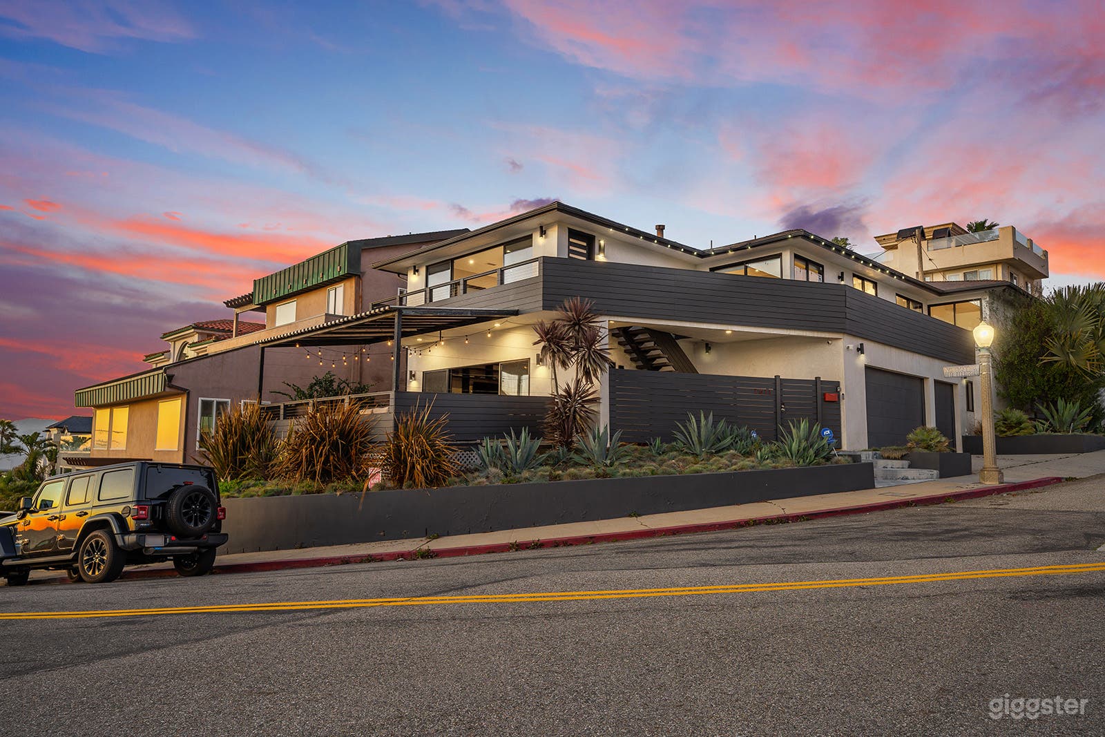 Beach-Side Estate w/ Panoramic Ocean Views Photo 3