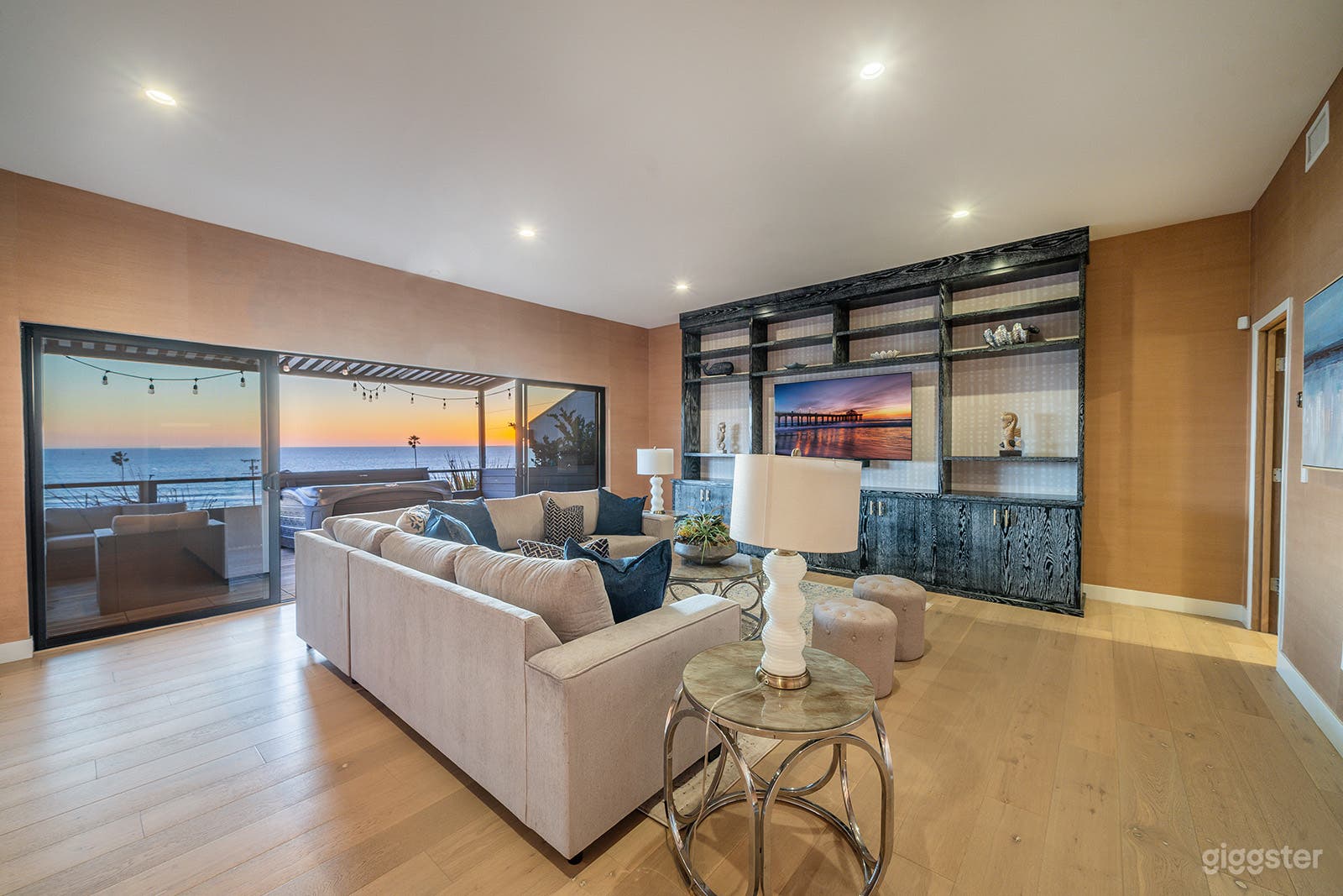 Beach-Side Estate w/ Panoramic Ocean Views Photo 4