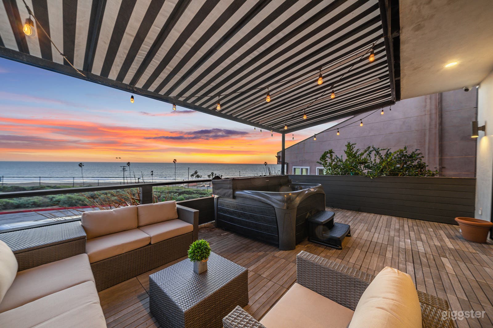 Beach-Side Estate w/ Panoramic Ocean Views Photo 1