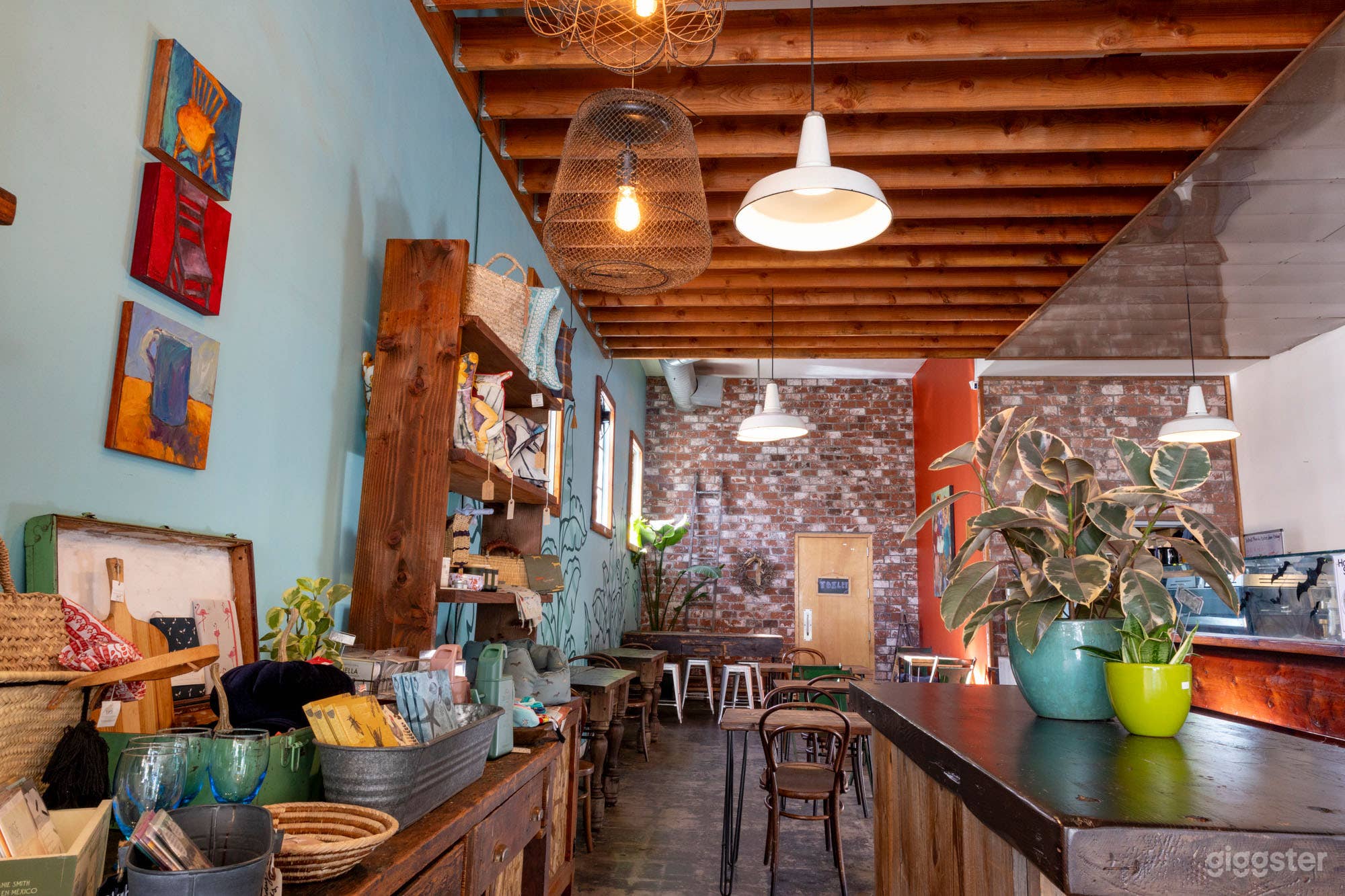 Eclectic Coffee Shop in Los Angeles Photo 4