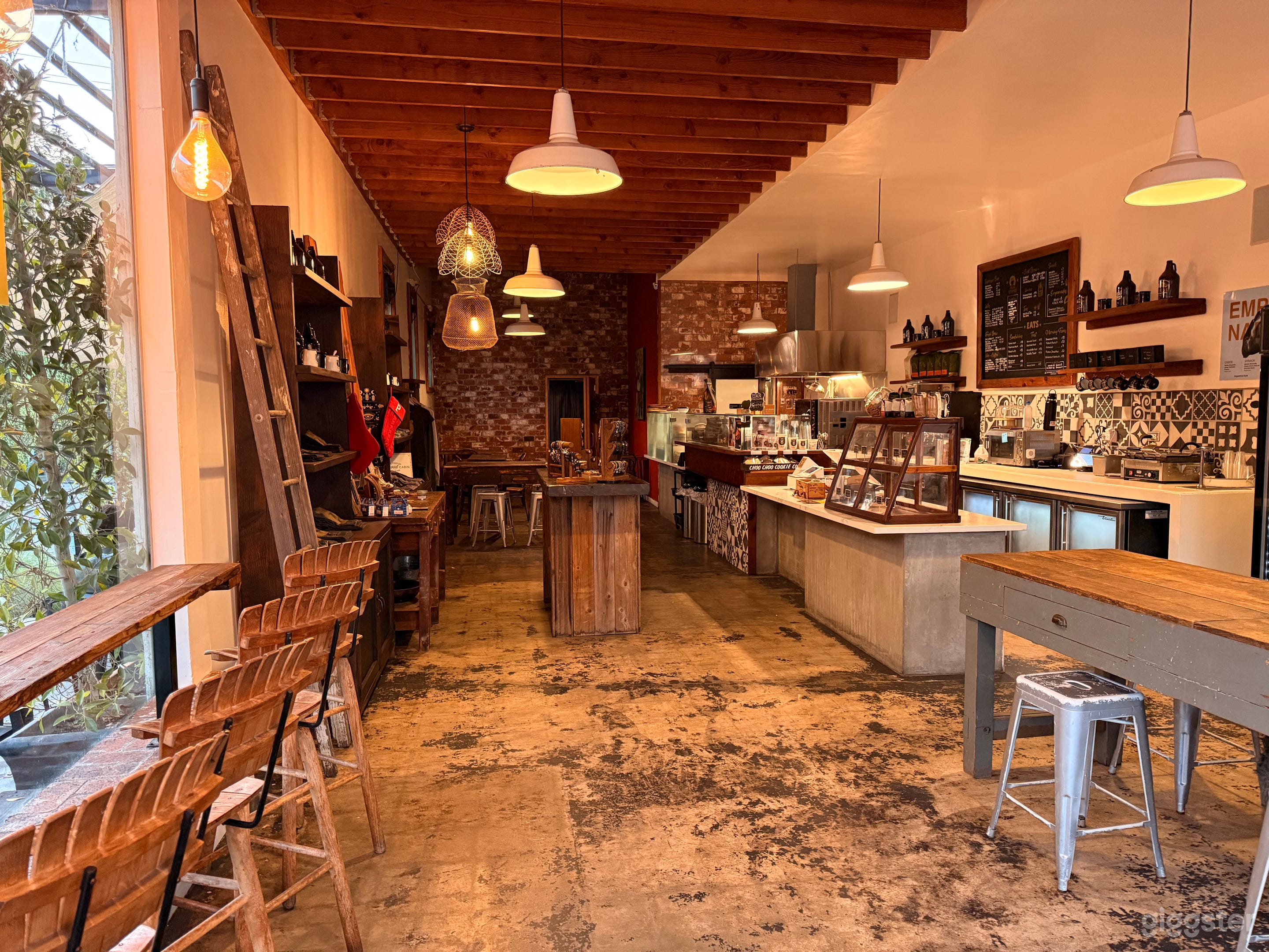 Eclectic Coffee Shop in Los Angeles Photo 2