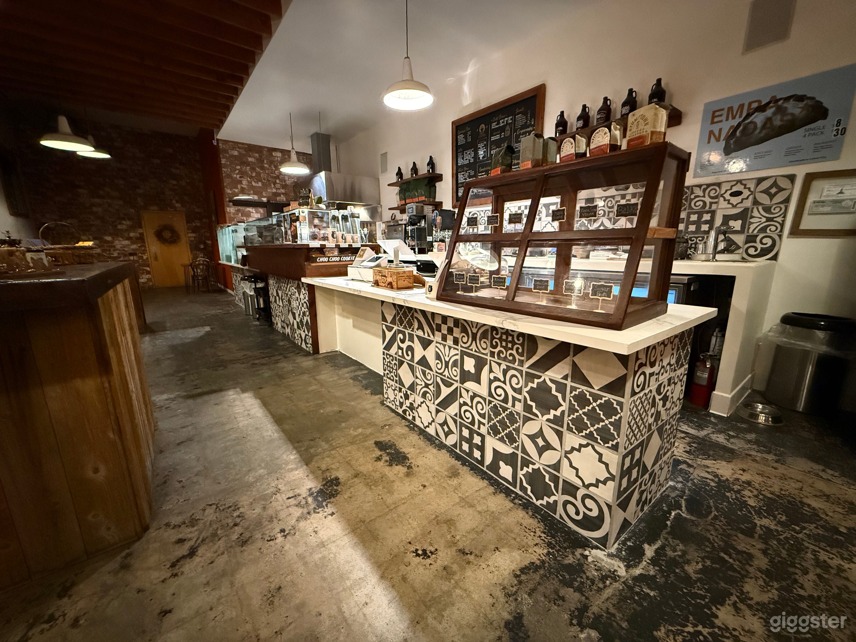 Eclectic Coffee Shop in Los Angeles Photo 4