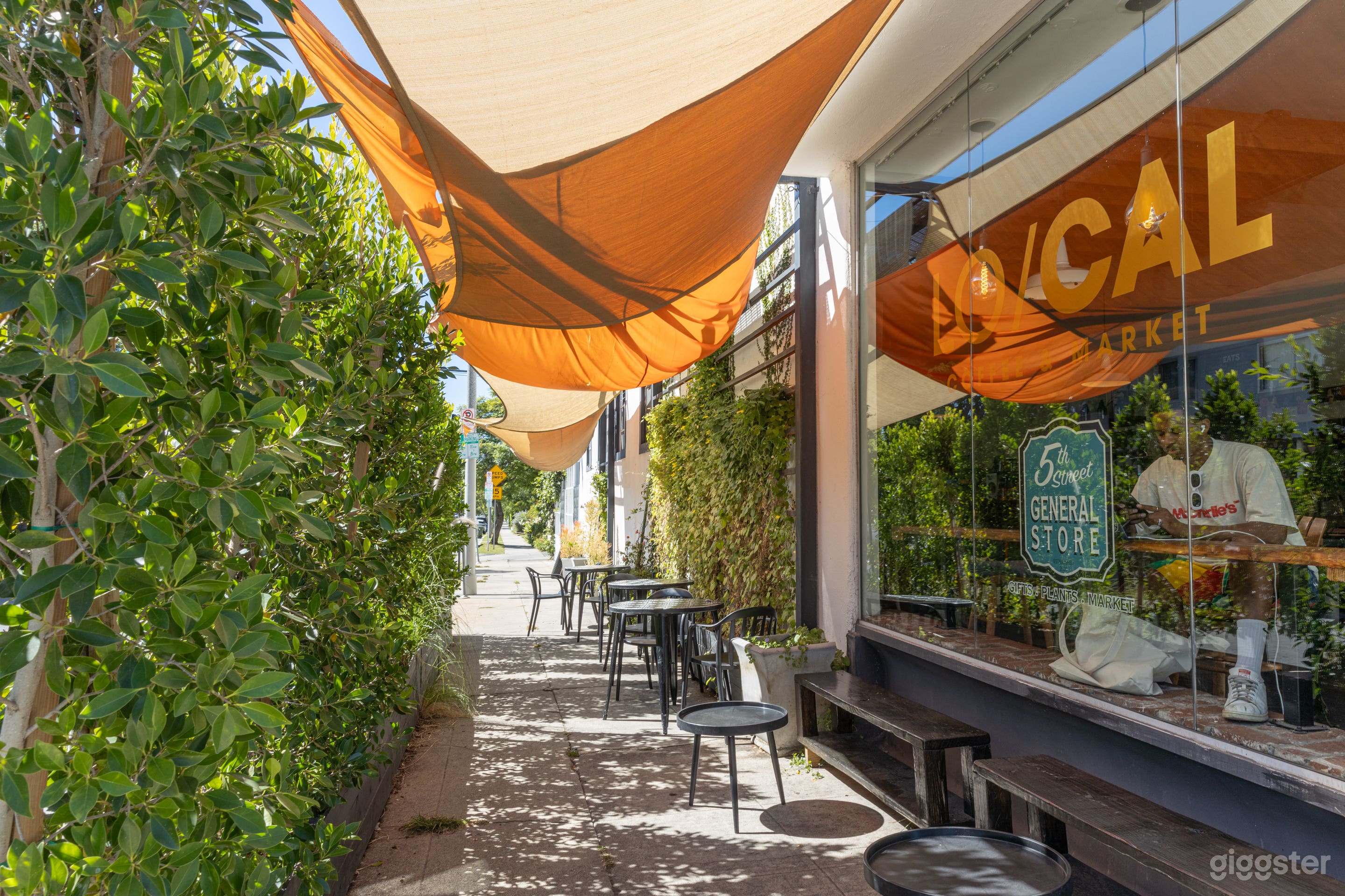 Eclectic Coffee Shop in Los Angeles Photo 2