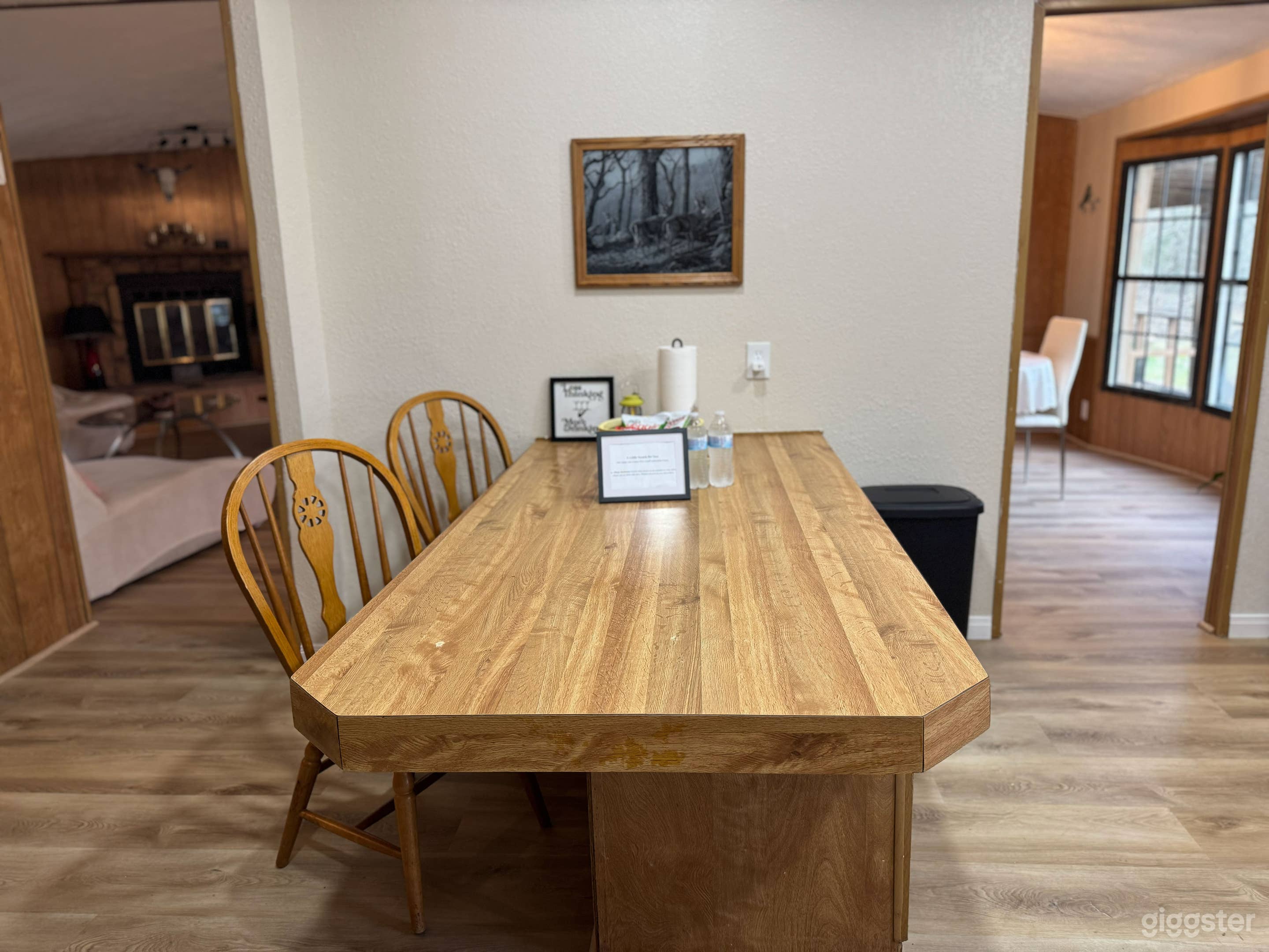 White-Tailed Ranch - Rustic Urban with Roomy Open Grounds Photo 2