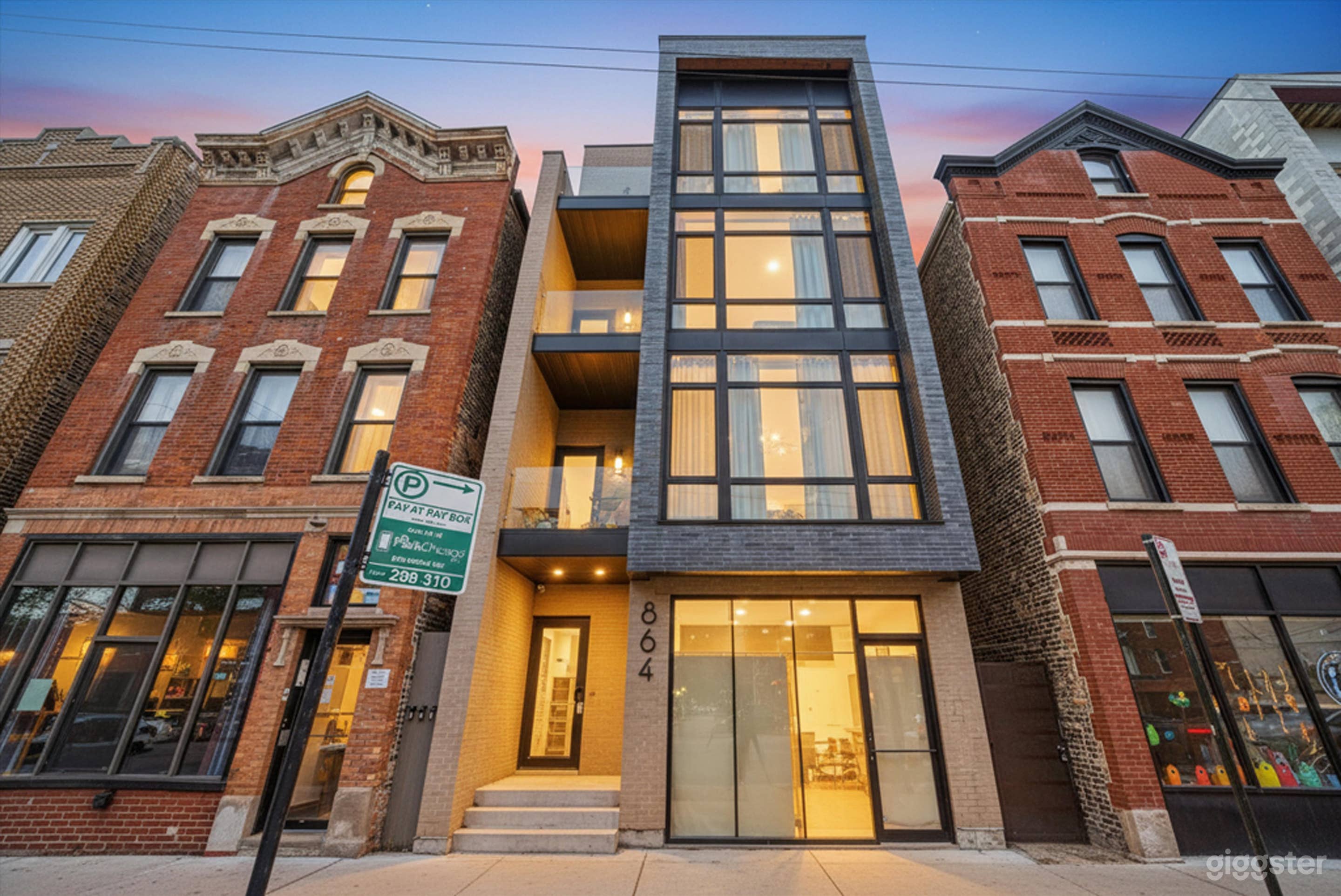 Spacious Chicago Event Venue with Modern City Vibes Photo 3