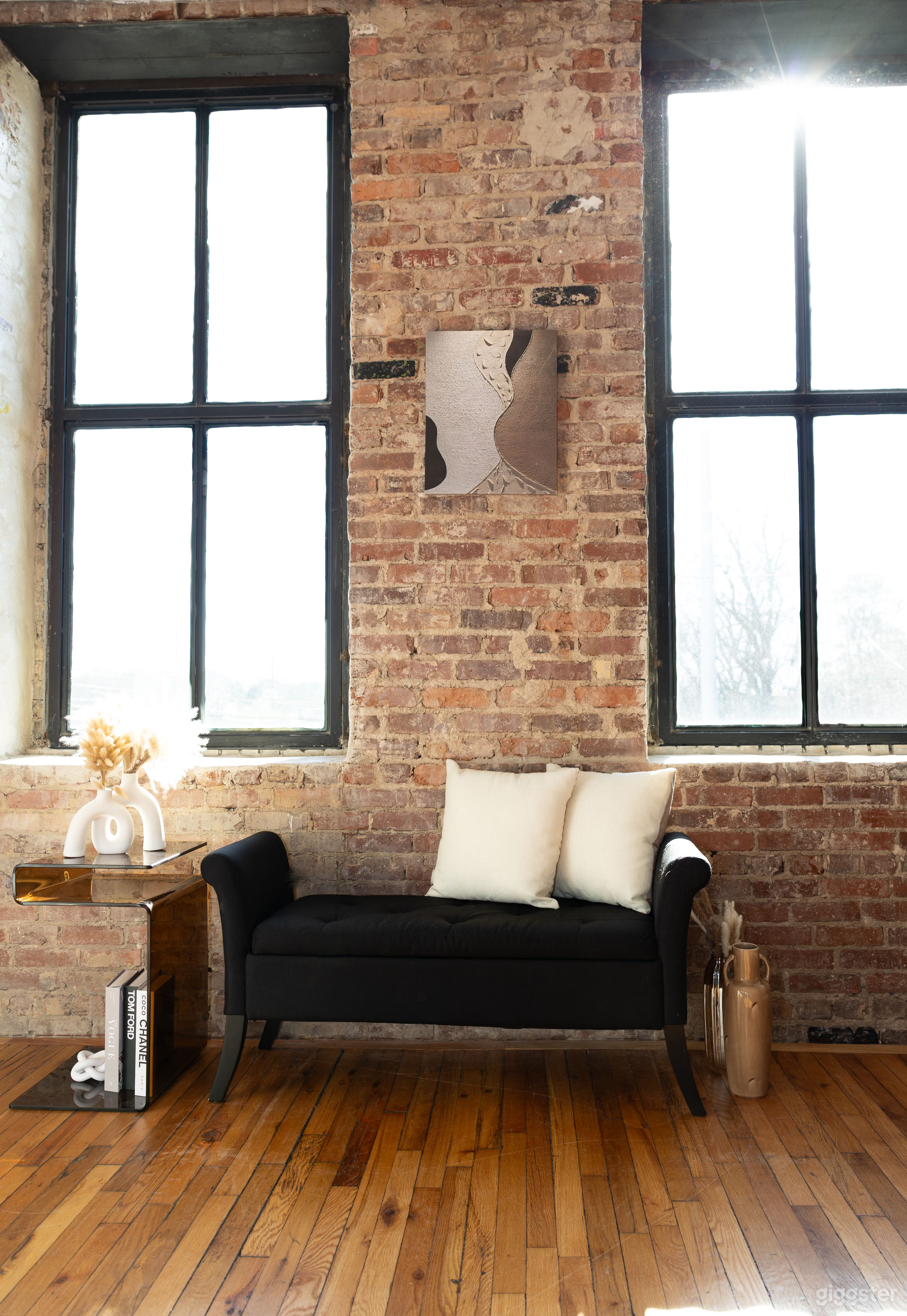 *New* Boutique Studio with Valentine's Day sets Photo 1