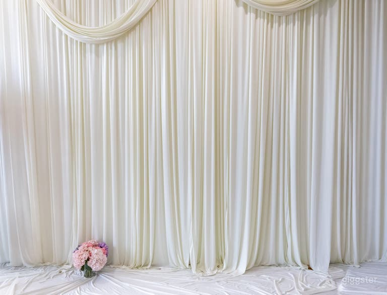  *New* Boutique Studio with Spring decor 