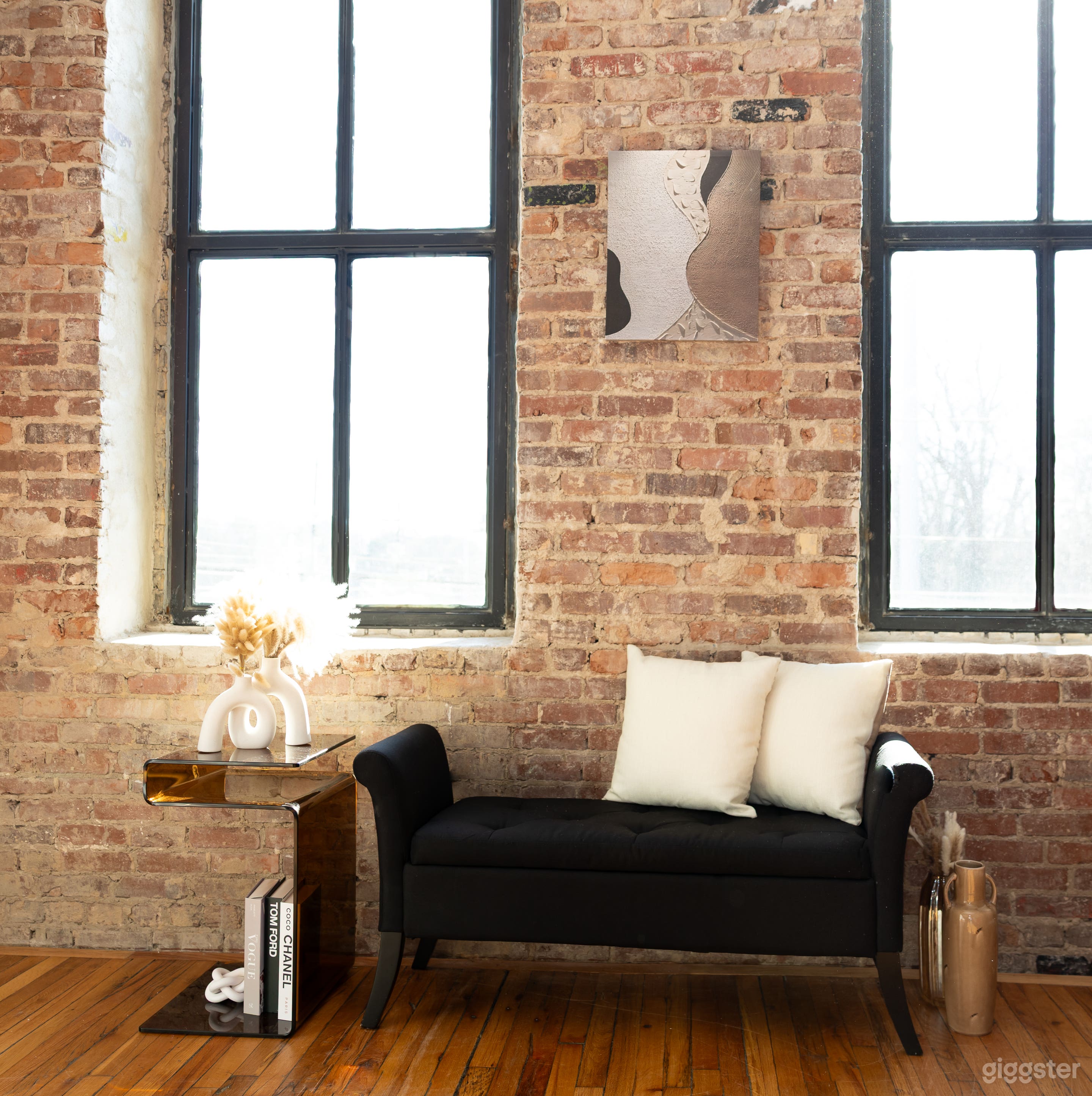 *New* Boutique Studio with Valentine's Day sets Photo 4