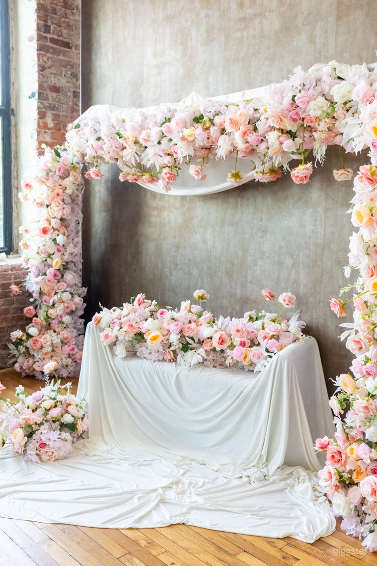  *New* Boutique Studio with Spring decor 