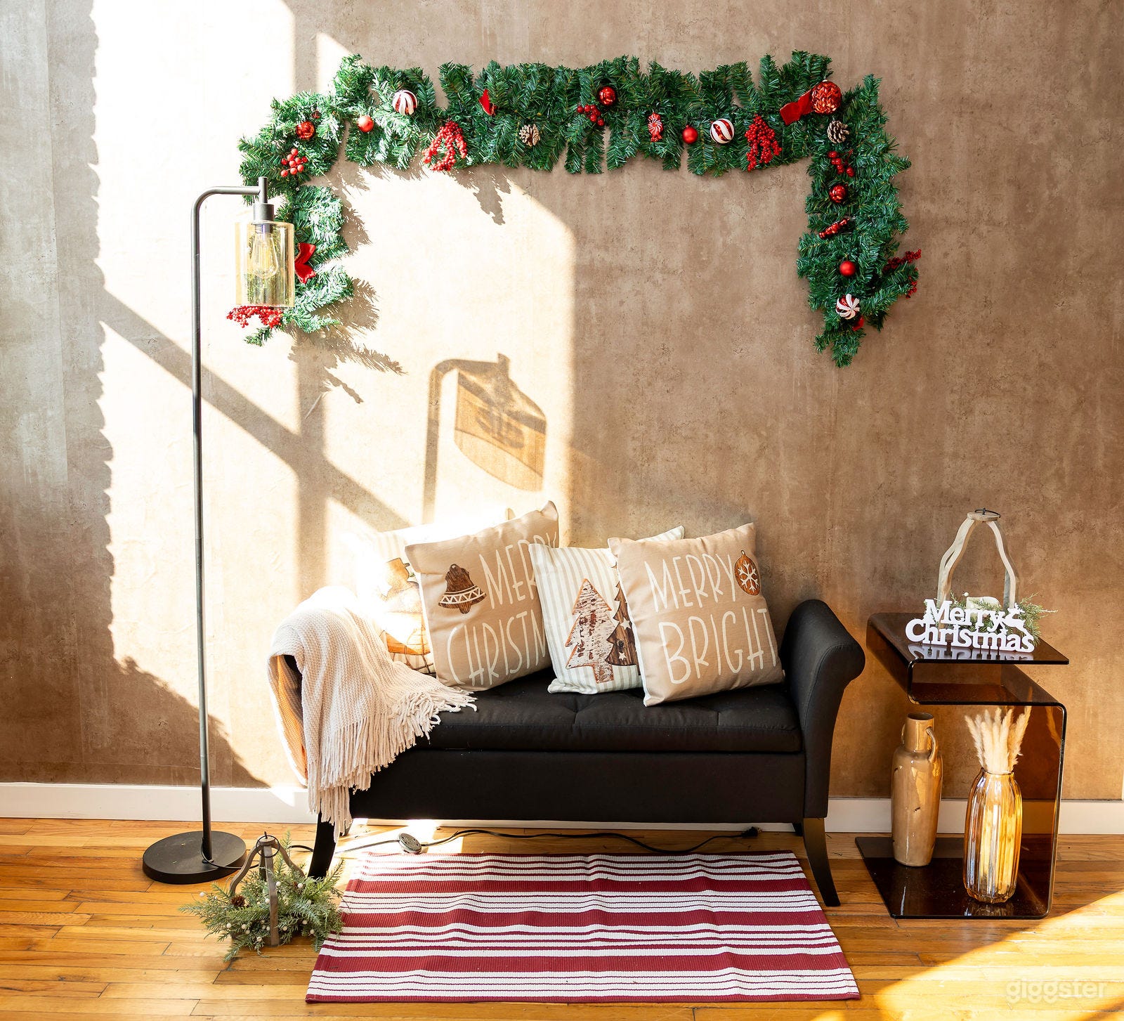 *New* Boutique Studio with Holiday Sets Photo 2