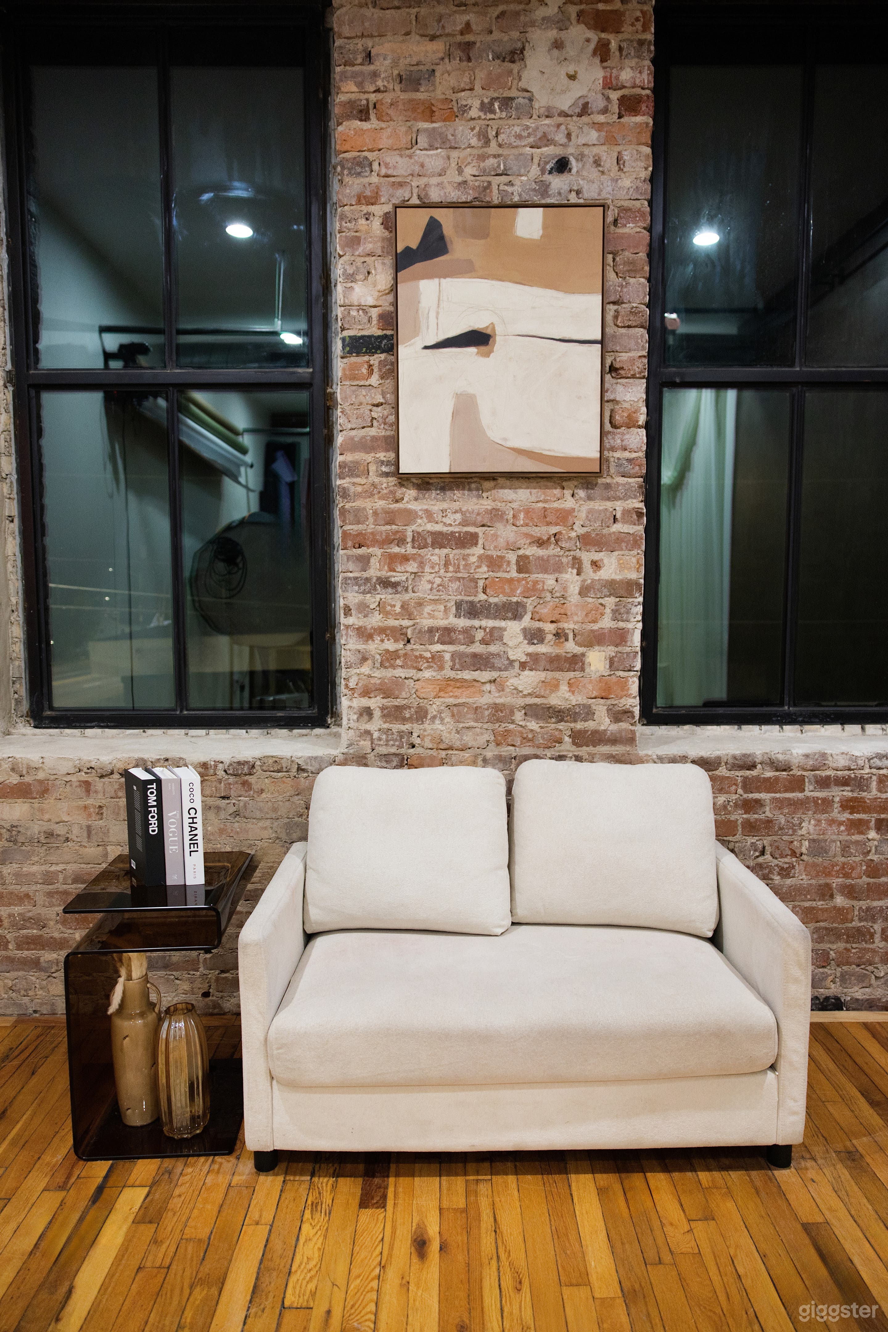*New* Boutique Studio with luxury decor Photo 2