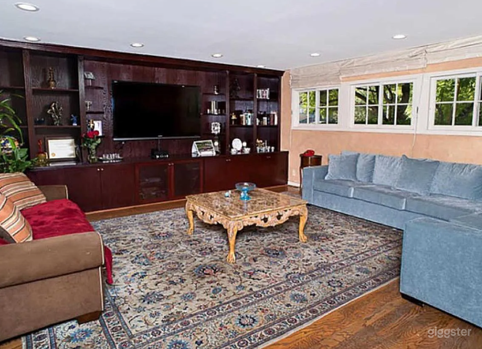 Stunning Home in Serene Cul de sac Photo 2