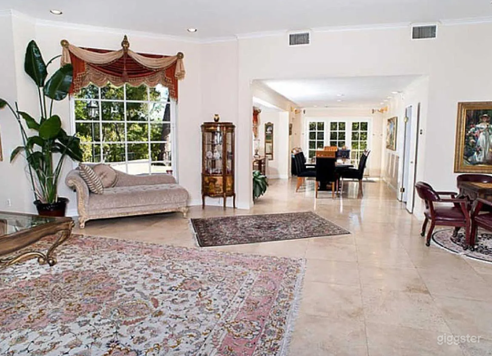 Stunning Home in Serene Cul de sac Photo 1