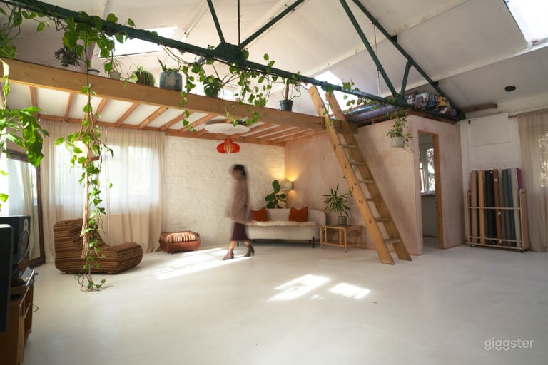  Warehouse Daylight Photography & Content Studio 